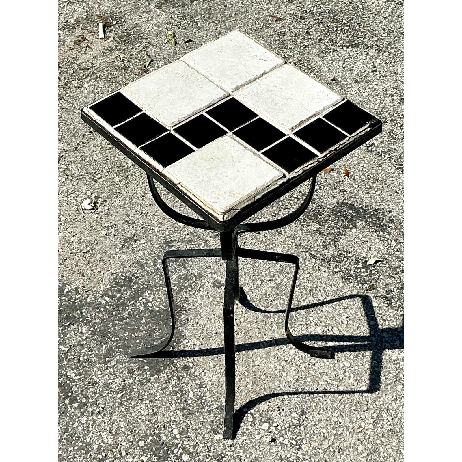 Américain Table à boissons Vintage Boho à plateau en carreaux en vente