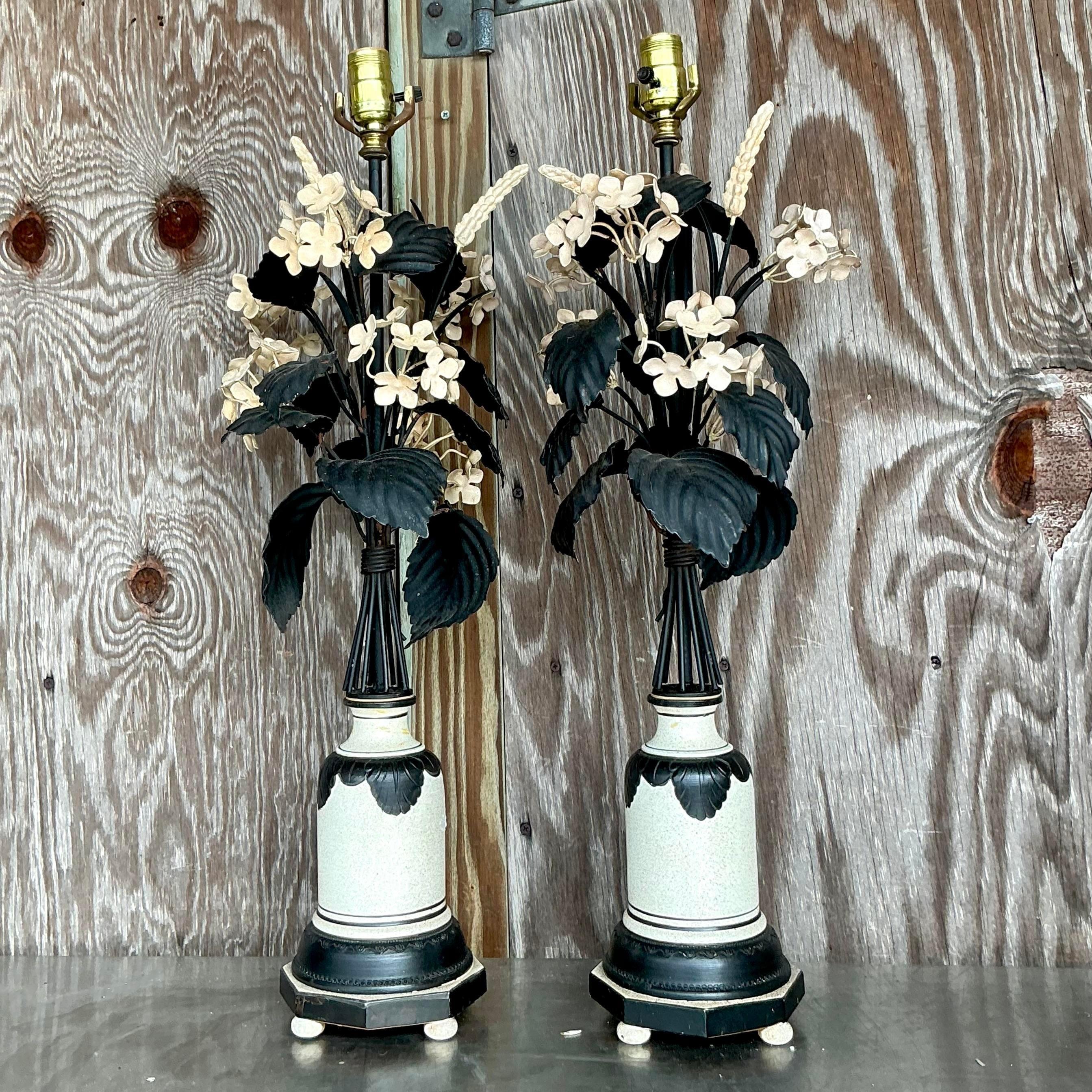 Americano Lampade floreali Boho Tole d'epoca - una coppia in vendita