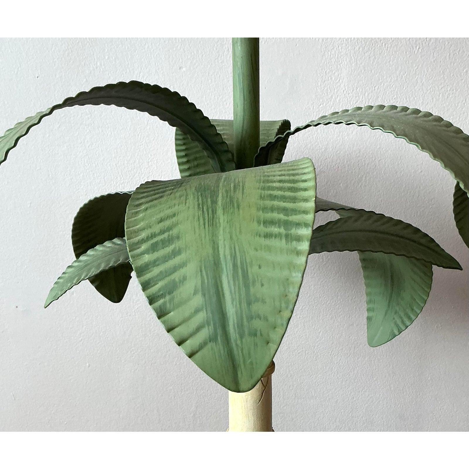 Américain Paire de lampes Boho Tole Palm Vintage en vente