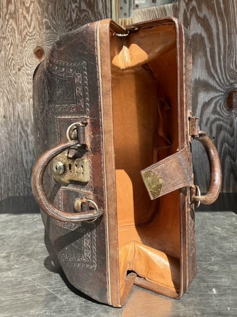 Borsa da medico in pelle lavorata Vintage By in vendita 5