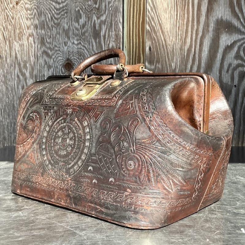 Borsa da medico in pelle lavorata Vintage By in vendita 1