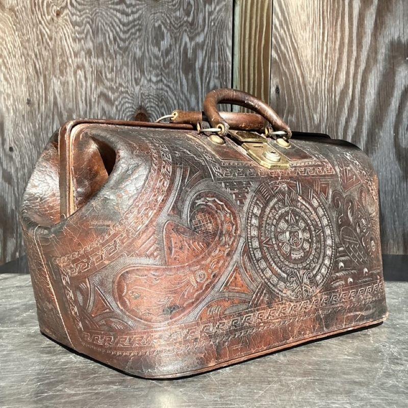 Borsa da medico in pelle lavorata Vintage By in vendita 2