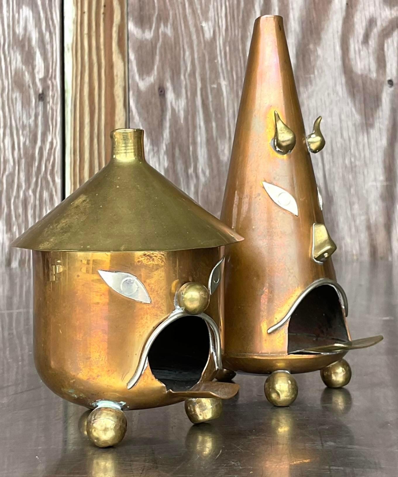Vintage Boho Tooled Metall Aschenbecher - Satz von 2 (amerikanisch) im Angebot