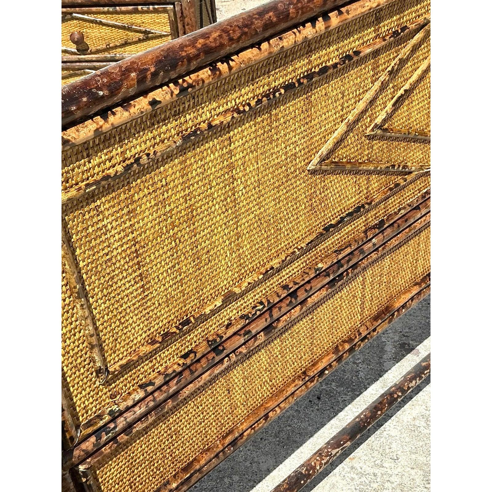 Vintage Boho Schildkröte Rattan Queen Bett im Zustand „Gut“ im Angebot in West Palm Beach, FL