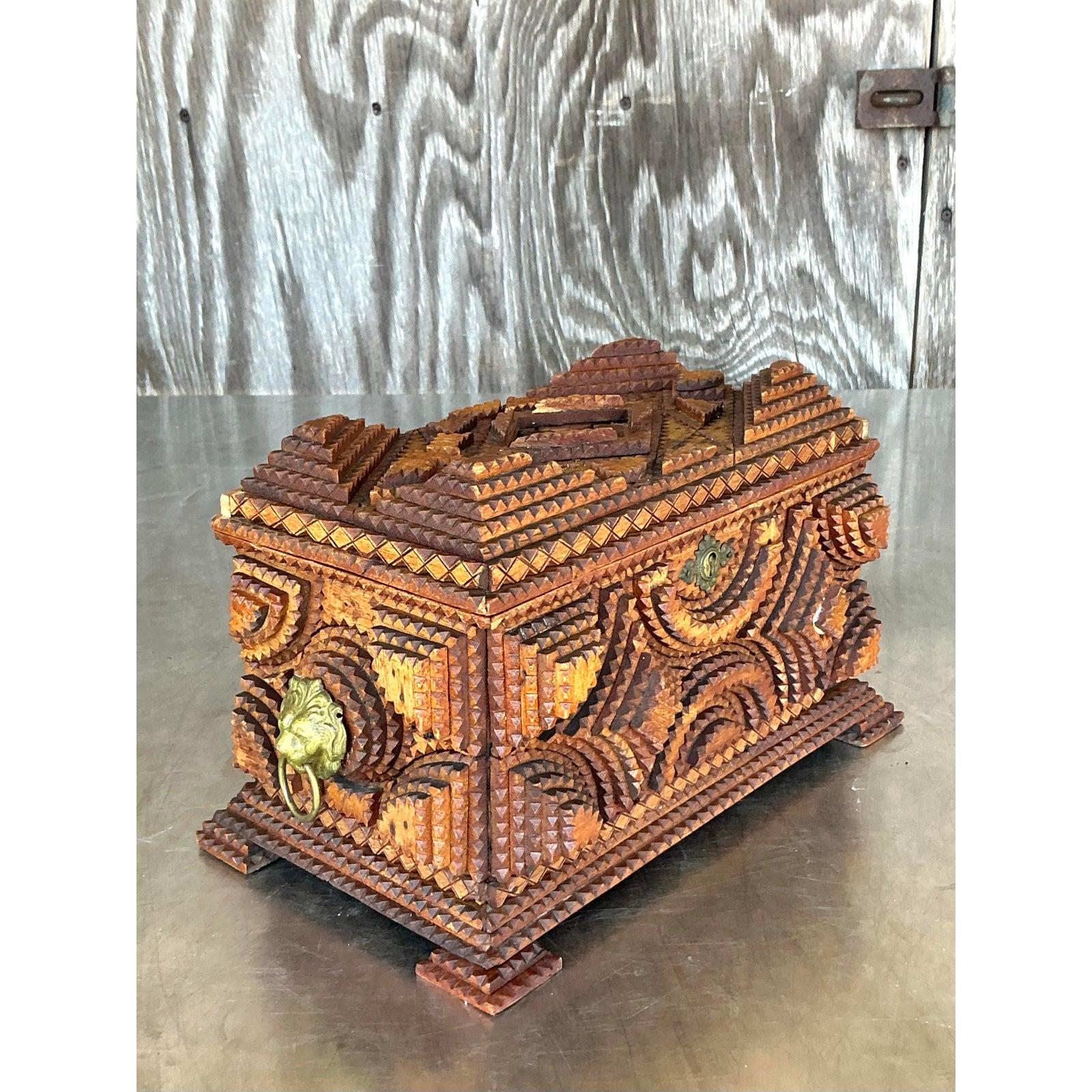 Scatola con coperchio Boho Tramp Art d'epoca in vendita 3