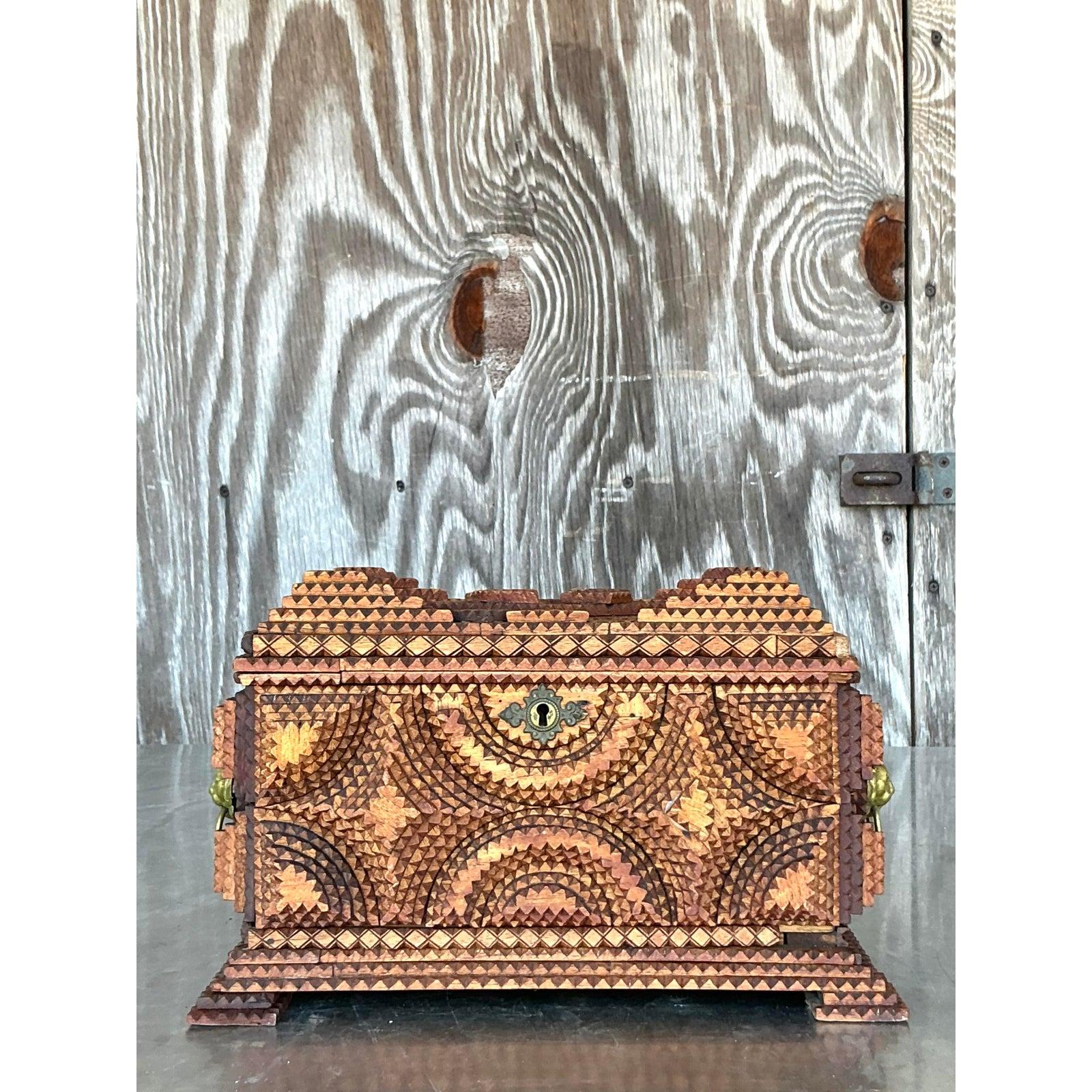 Americano Scatola con coperchio Boho Tramp Art d'epoca in vendita