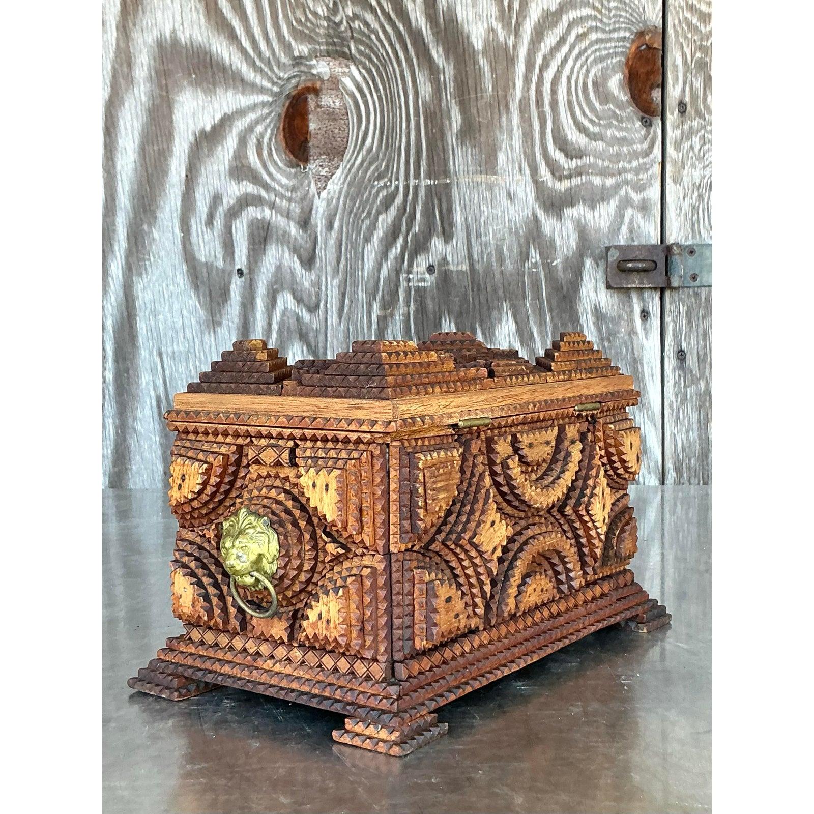 Tessuto Scatola con coperchio Boho Tramp Art d'epoca in vendita