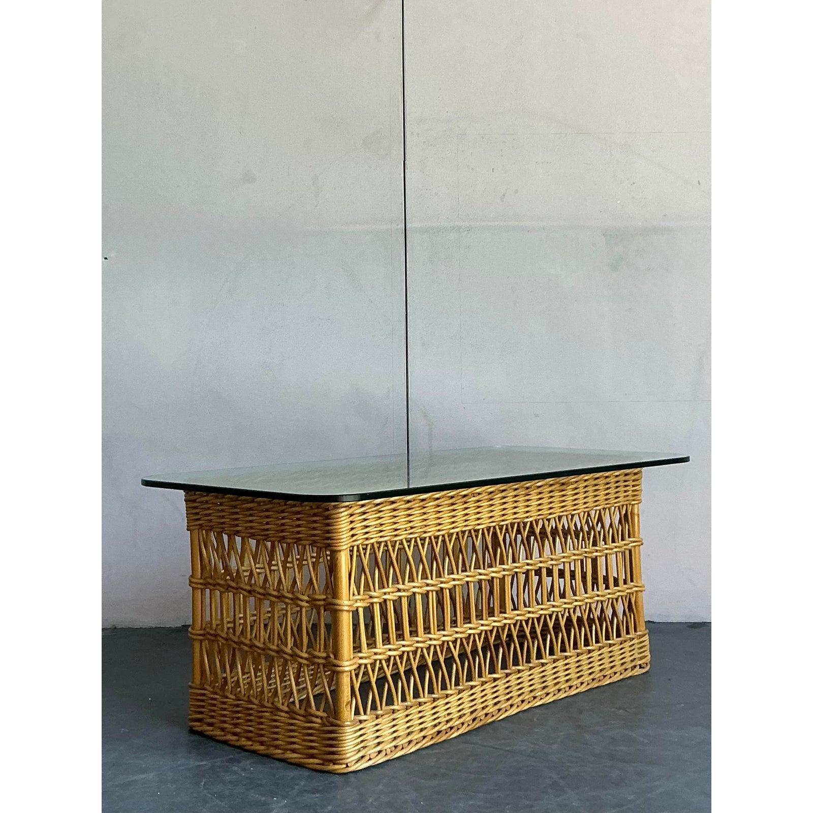 Mesa de centro vintage boho de ratán enrejado en venta 4