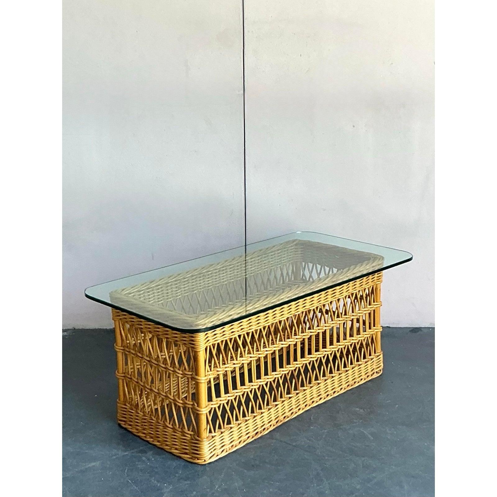 Mesa de centro vintage boho de ratán enrejado en Bueno estado para la venta en West Palm Beach, FL