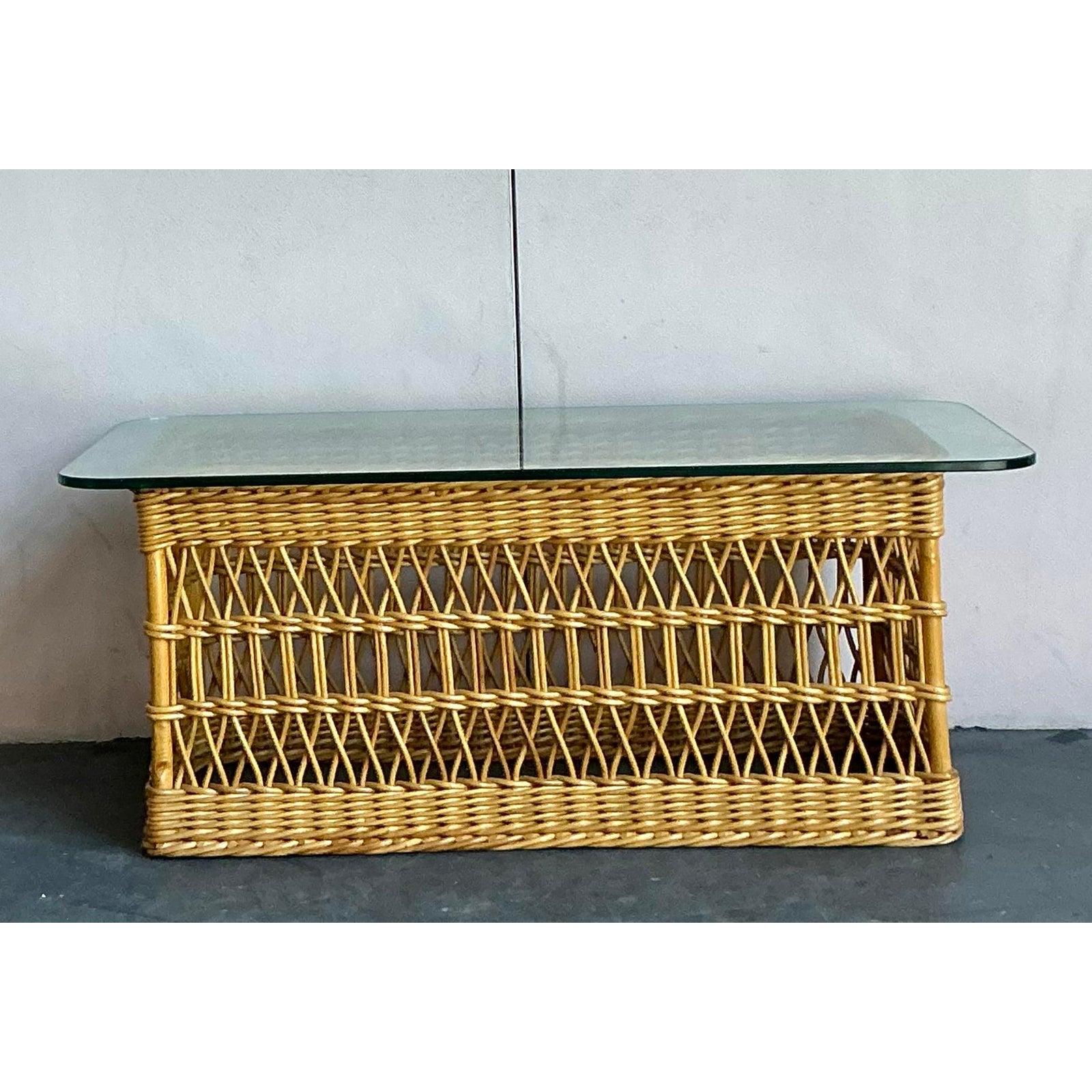 Mesa de centro vintage boho de ratán enrejado Mimbre en venta