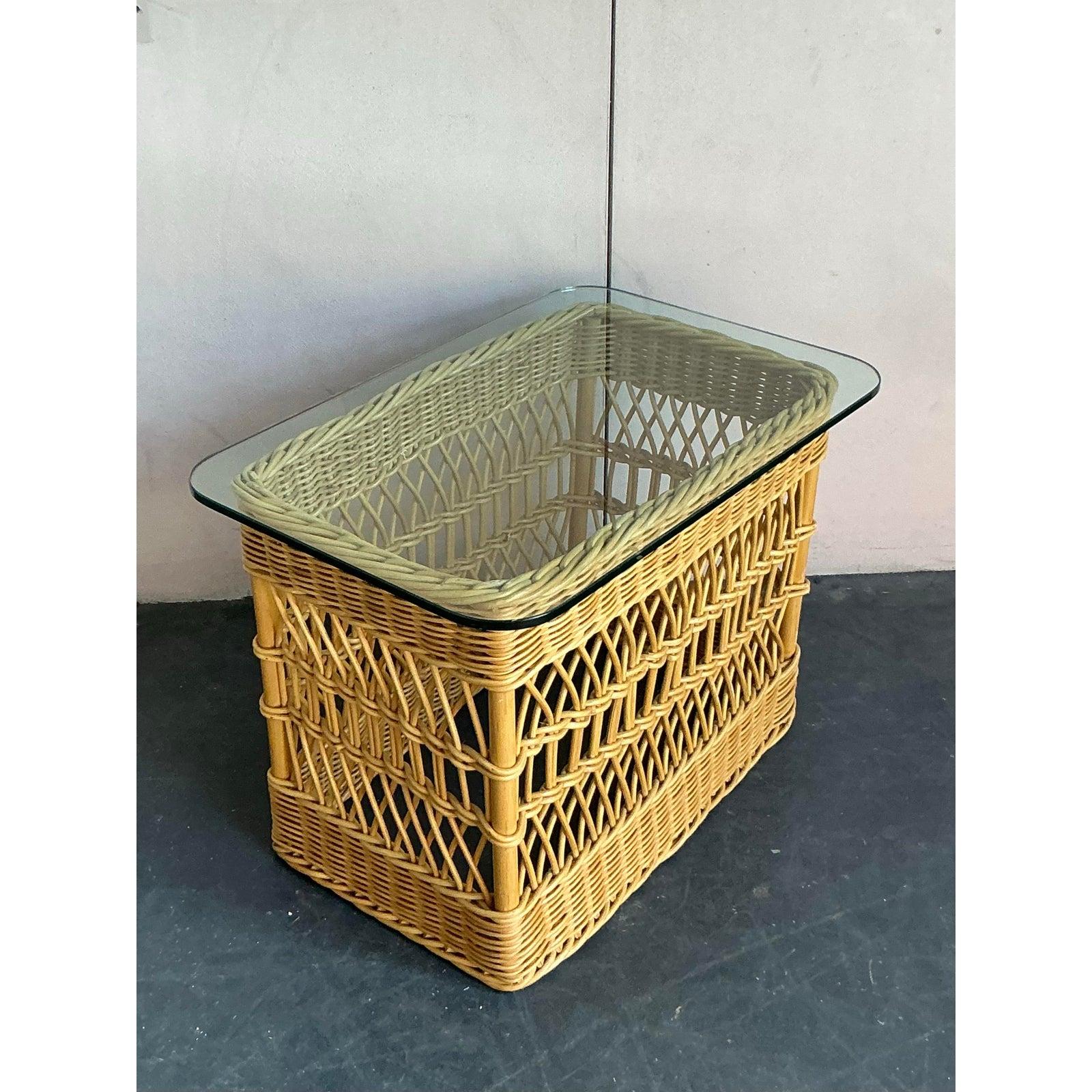 Table d'appoint en rotin vintage Boho Trellis en vente 3
