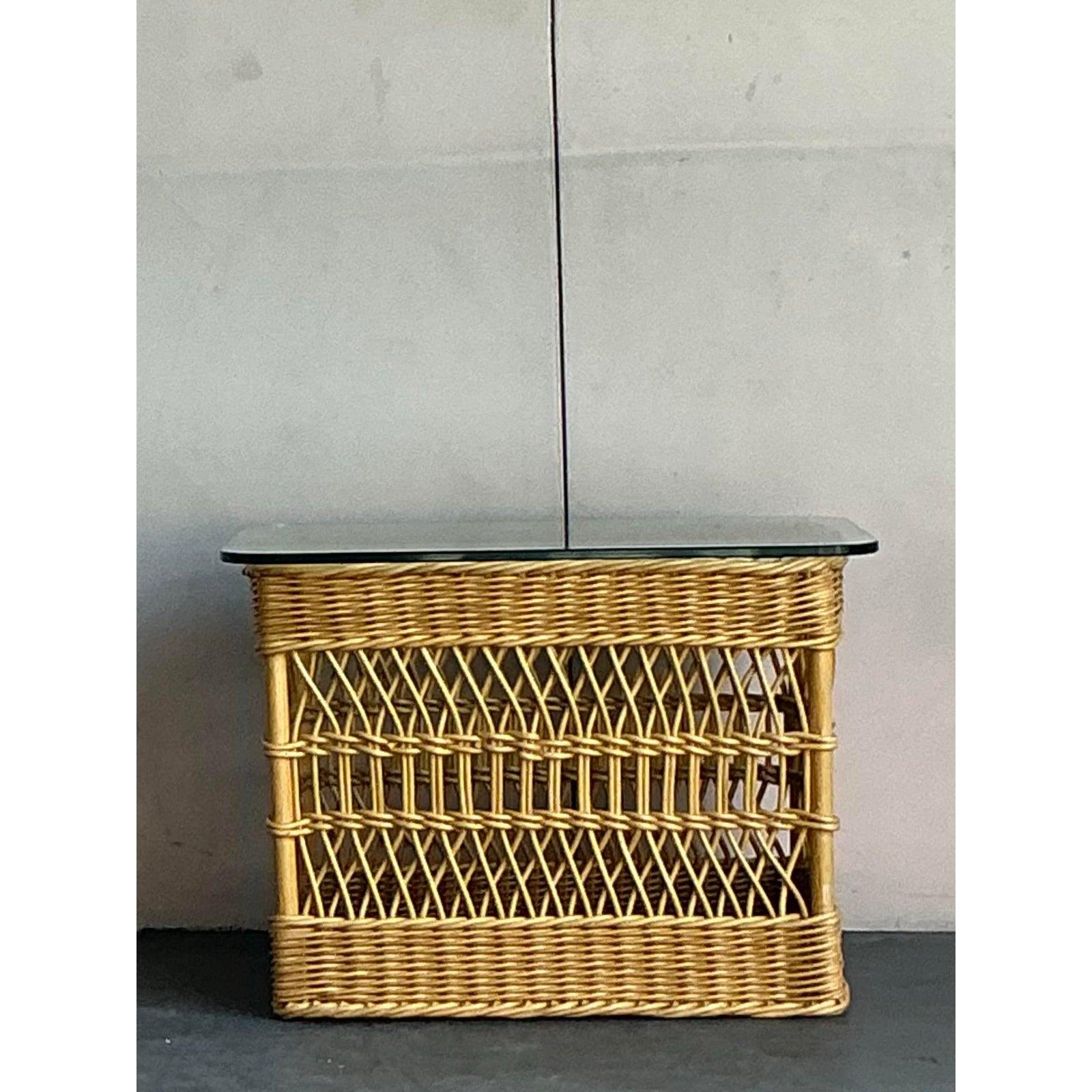 Table d'appoint en rotin vintage Boho Trellis en vente 4