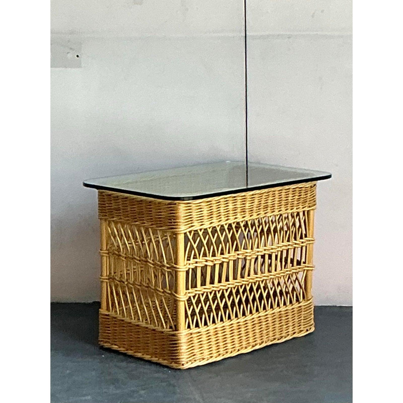 Table d'appoint en rotin vintage Boho Trellis en vente 2