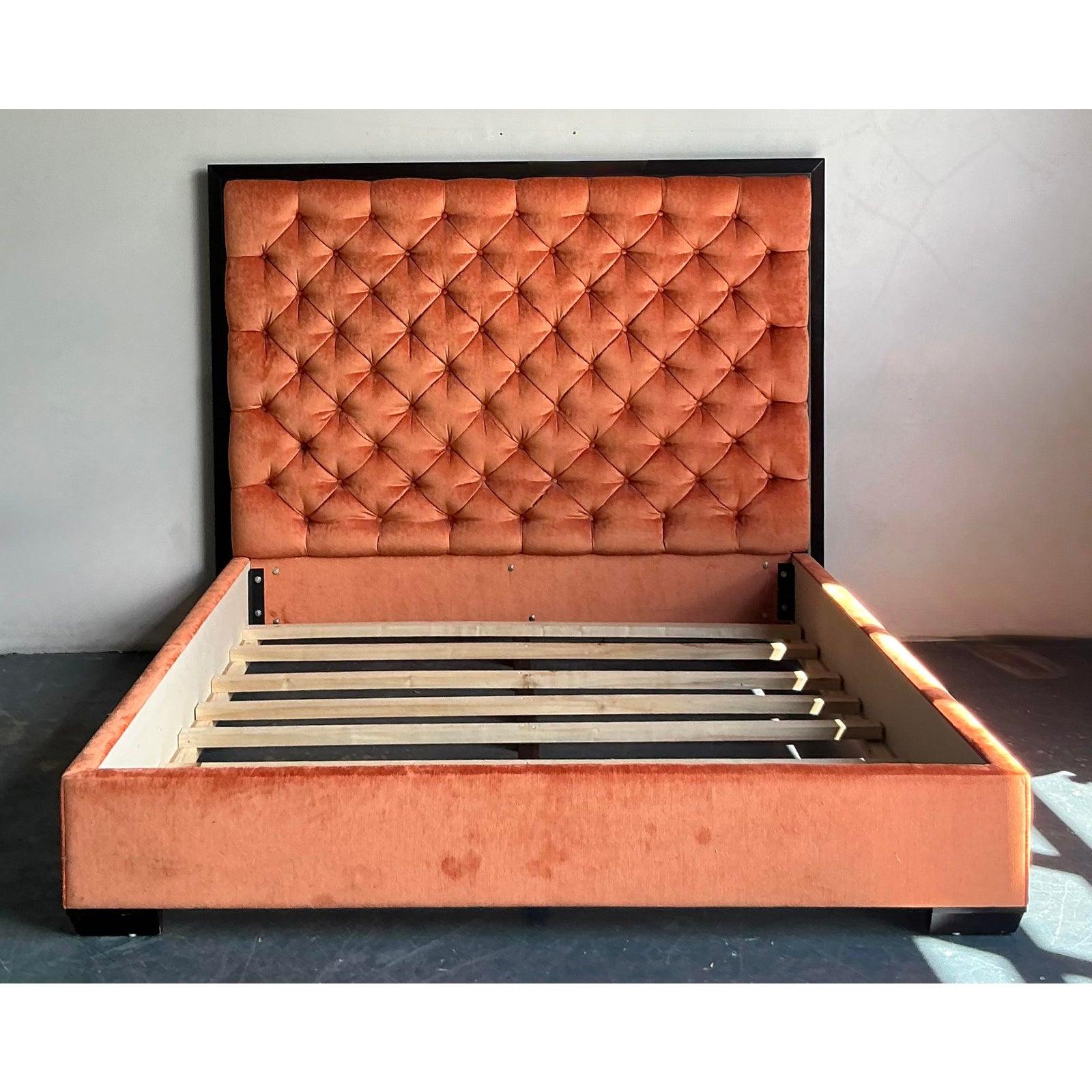 Art déco Lit King Vintage Boho en velours touffeté en vente