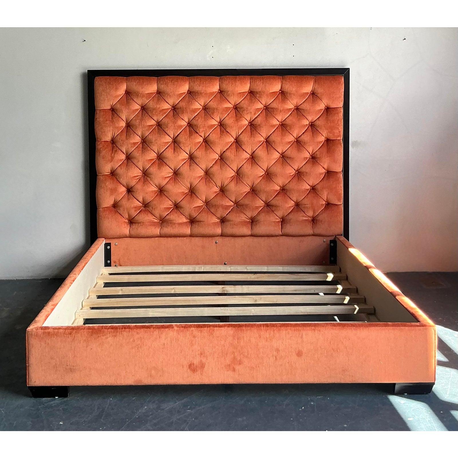 20ième siècle Lit King Vintage Boho en velours touffeté en vente