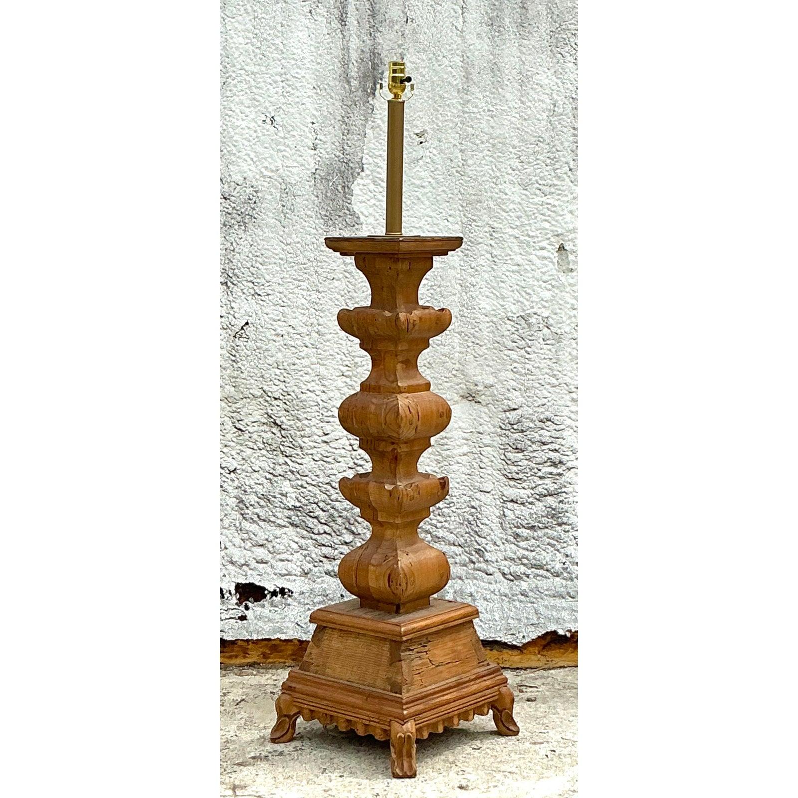 Mid-Century Modern Lampadaire Boho tourné en pin noueux vintage en vente
