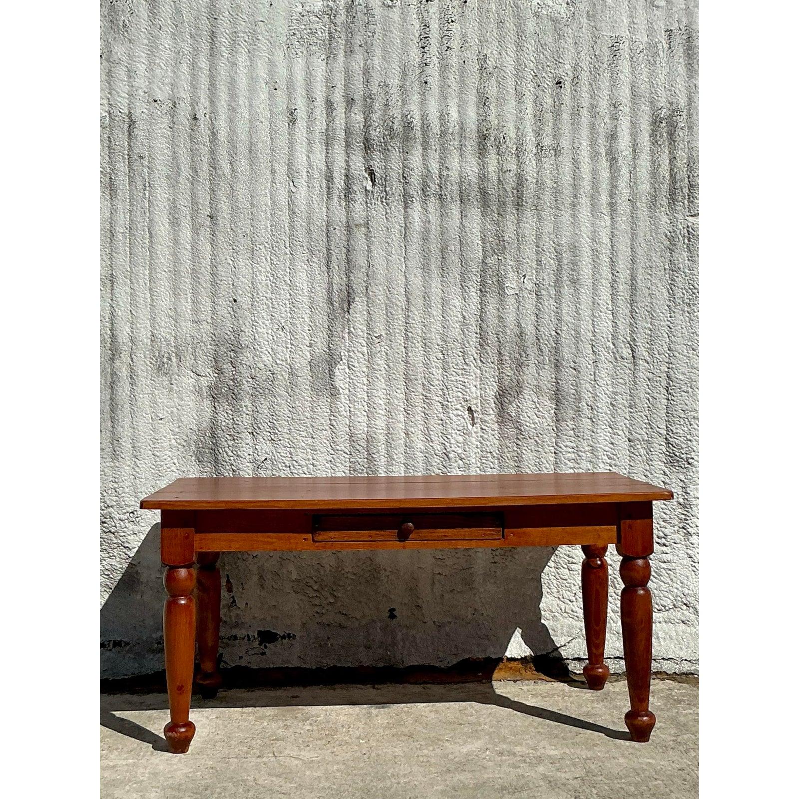 Bois Table de ferme vintage Boho à pieds tournés en vente