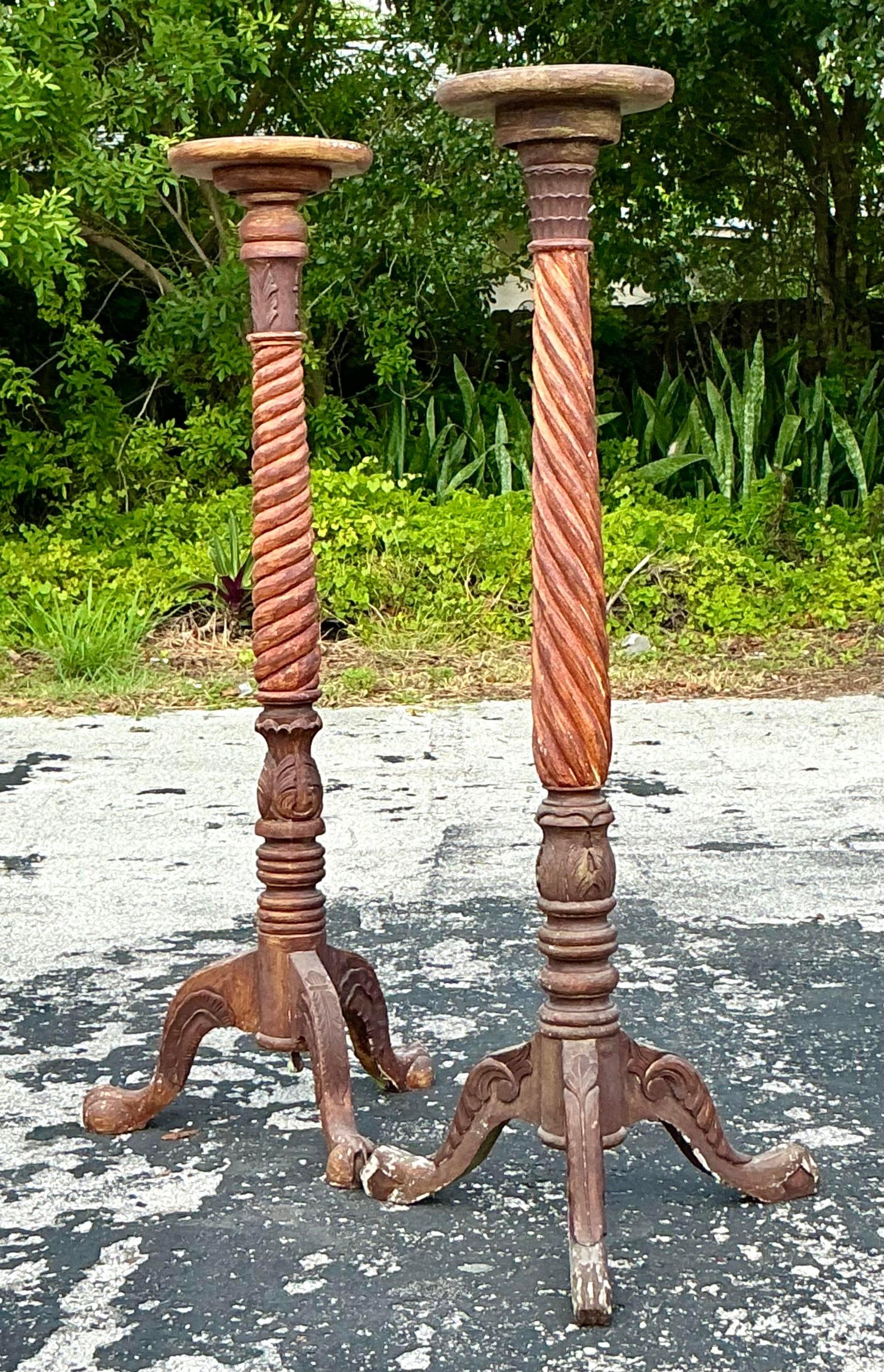 Vintage Boho gedreht Wood Candlestick Pedestals - Set von 2 (20. Jahrhundert) im Angebot