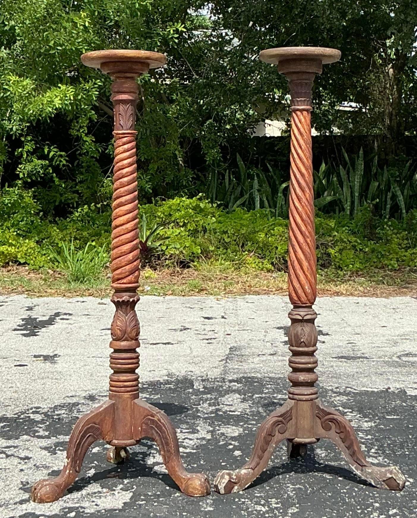 Vintage Boho gedreht Wood Candlestick Pedestals - Set von 2 im Angebot 1