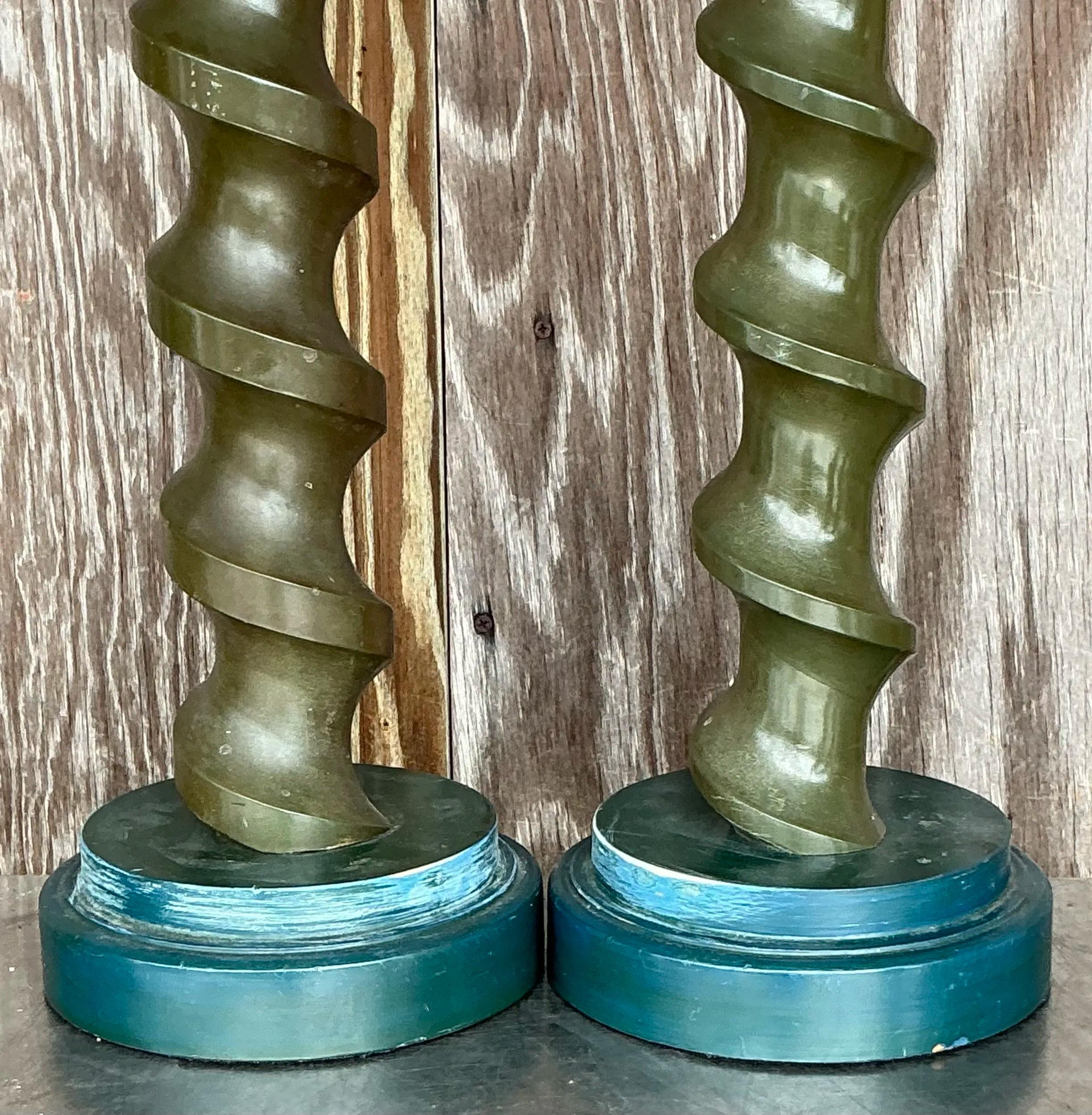 Vintage Boho-Lampen aus gedrechseltem Holz mit Schrauben - ein Paar im Zustand „Gut“ im Angebot in west palm beach, FL