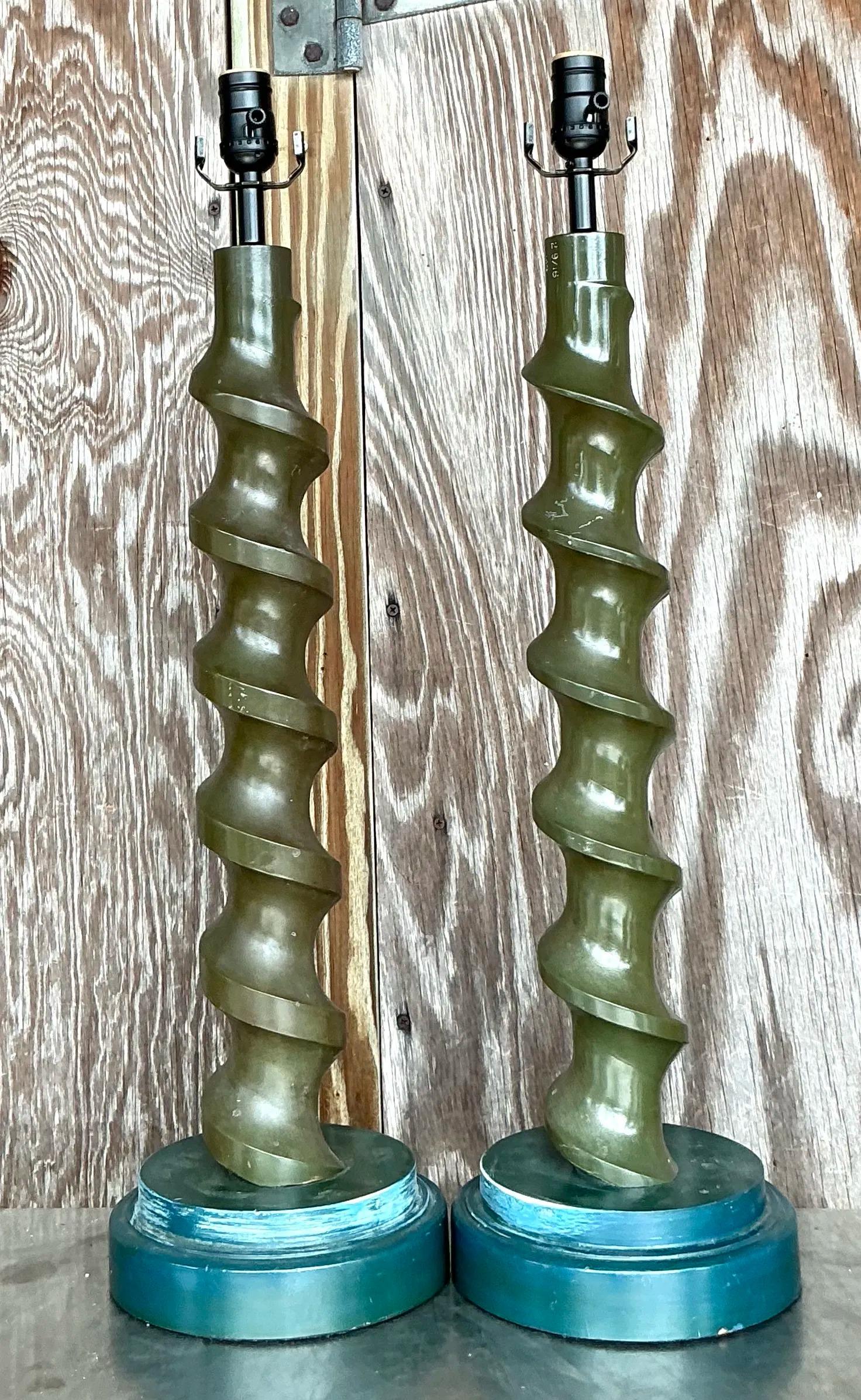 Vintage Boho-Lampen aus gedrechseltem Holz mit Schrauben - ein Paar (20. Jahrhundert) im Angebot