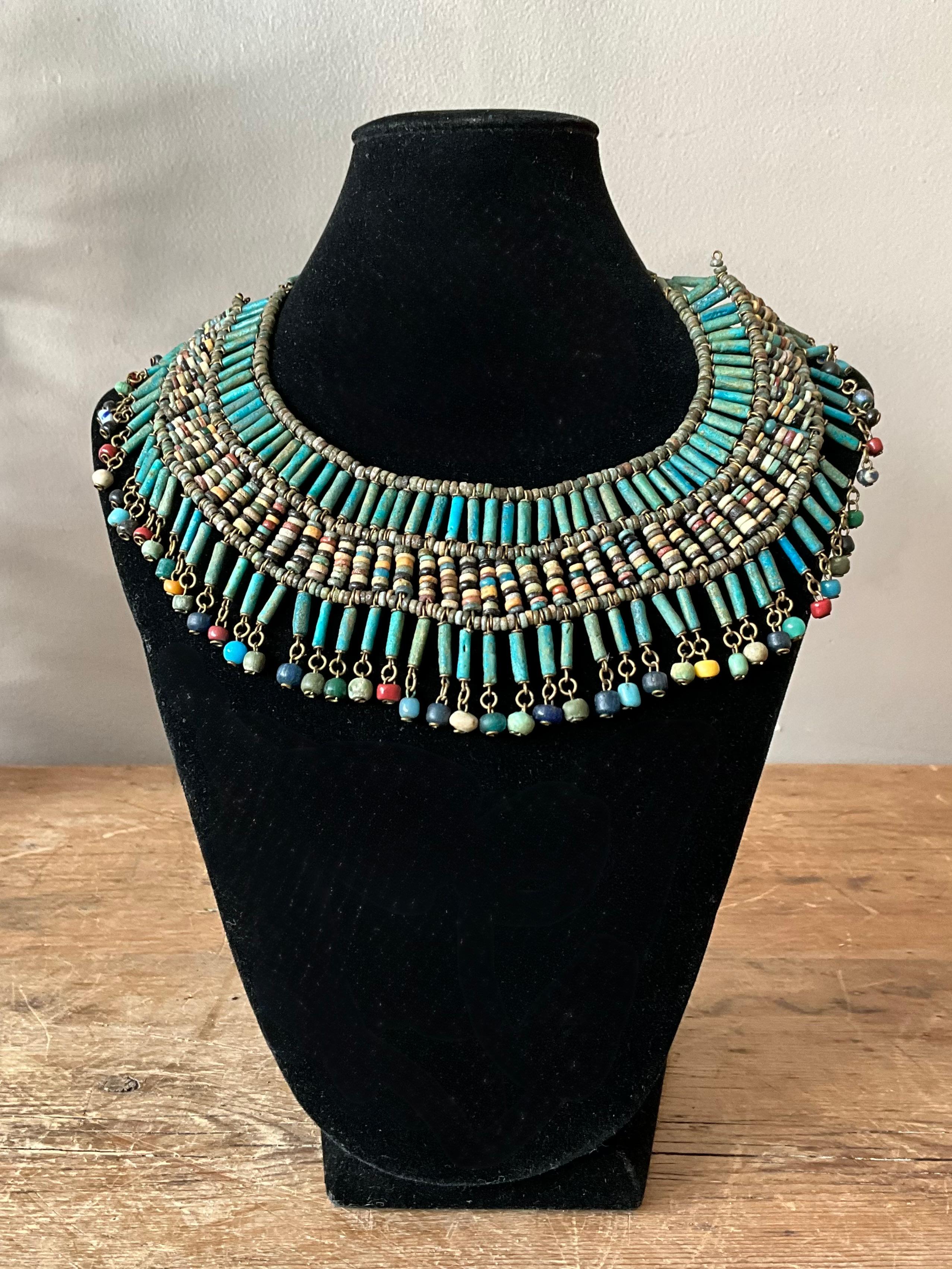 Vintage Boho Türkis gefärbt Perlen Halsband (Indigene Kunst (Nord-/Südamerika)) im Angebot