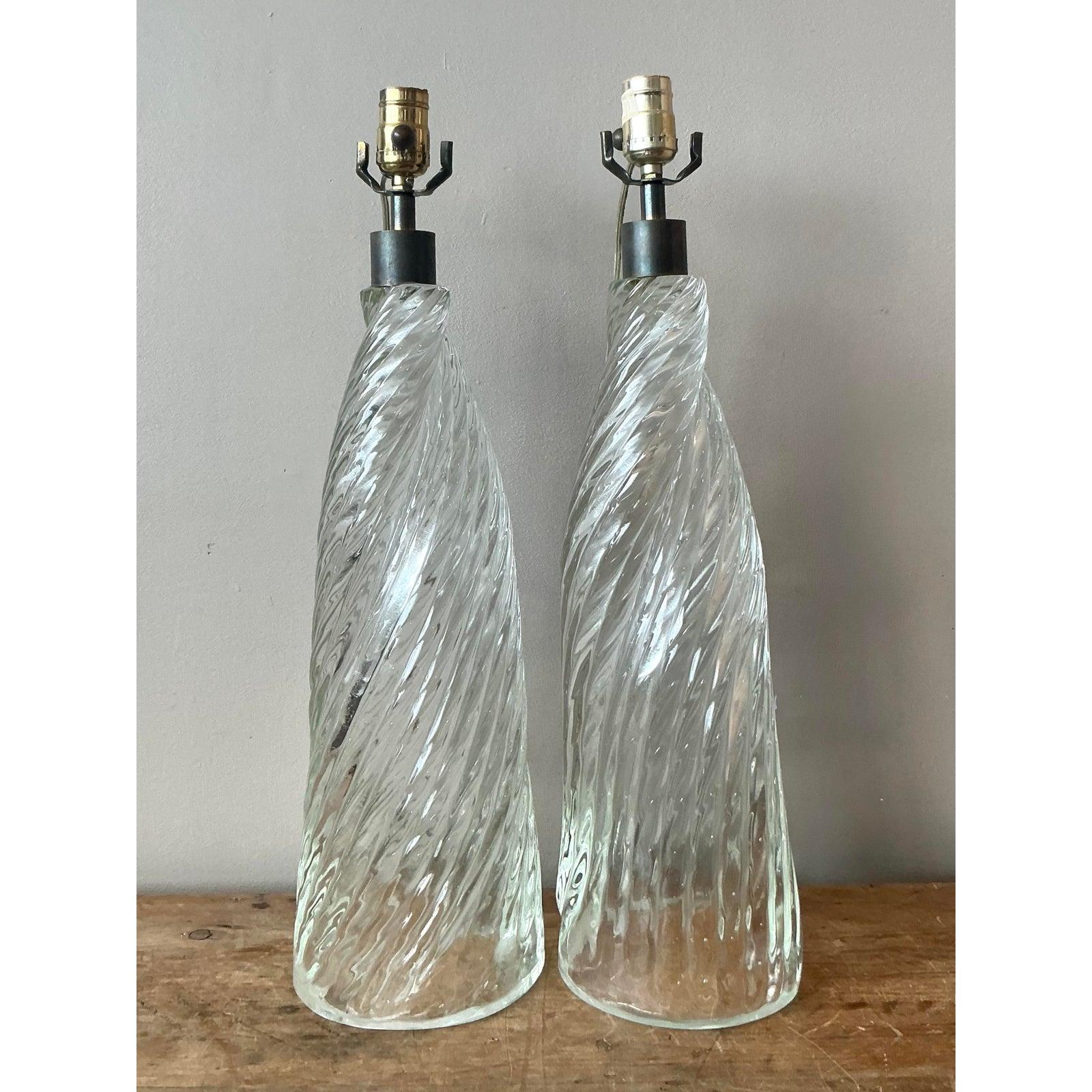 Vintage Boho verdreht geblasenes Glas Lampen - ein Paar (Messing) im Angebot