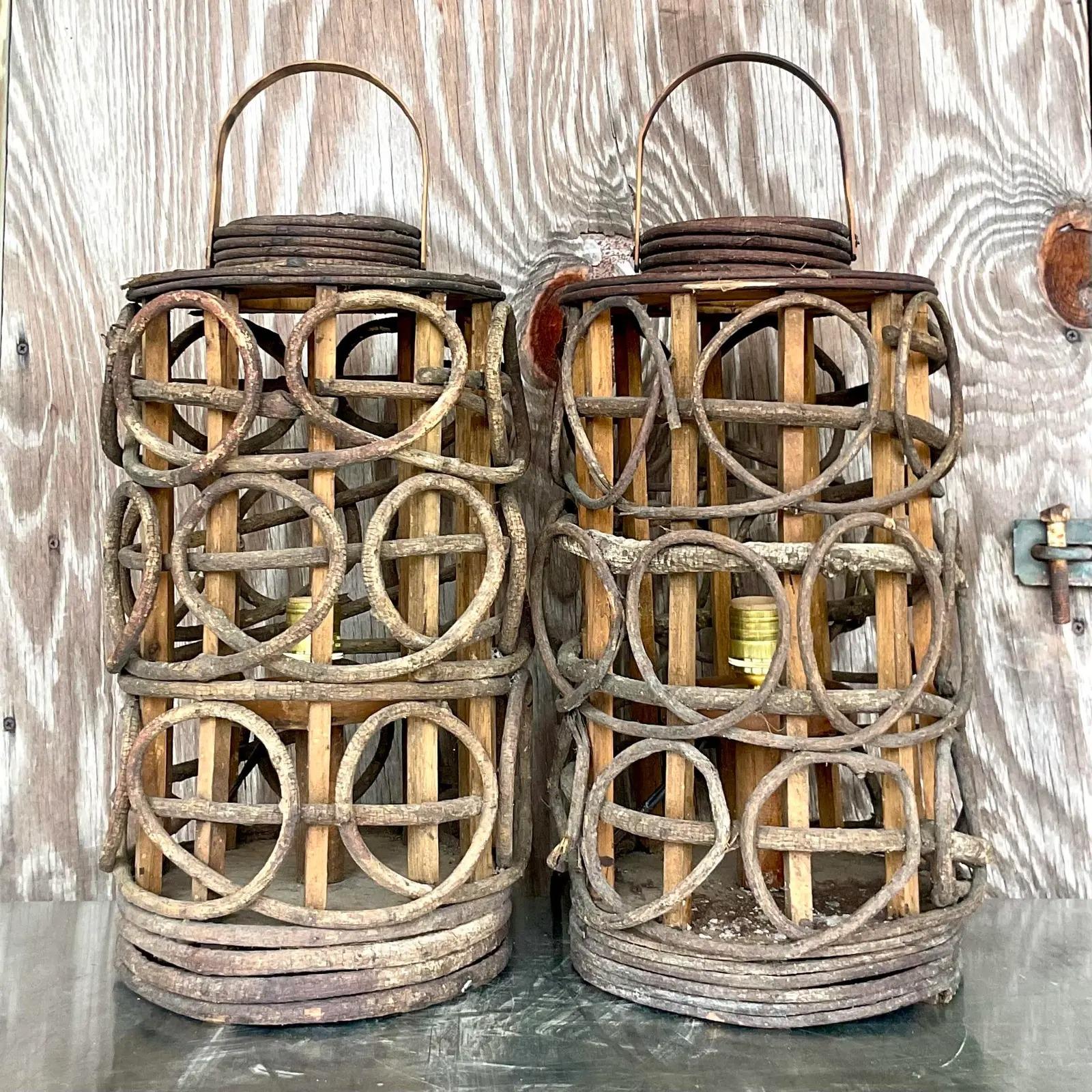 Bois Lampe de table vintage Boho à vigne torsadée - une paire en vente