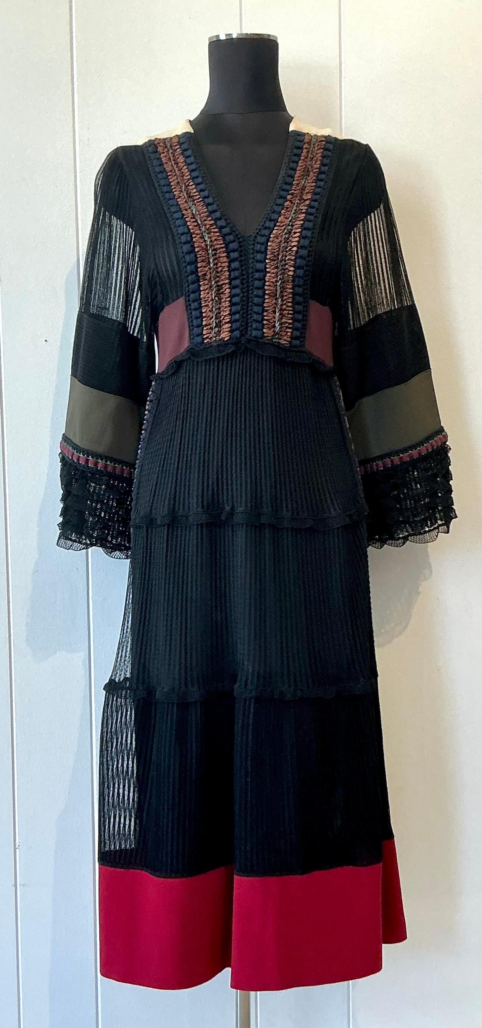 This vintage boho Valentino dress is a stunning fusion of romantic elegance and free-spirited charm. Likely from the 1970s or early 1980s, it reflects Valentino’s masterful ability to blend luxury with a relaxed, effortless silhouette. The dress