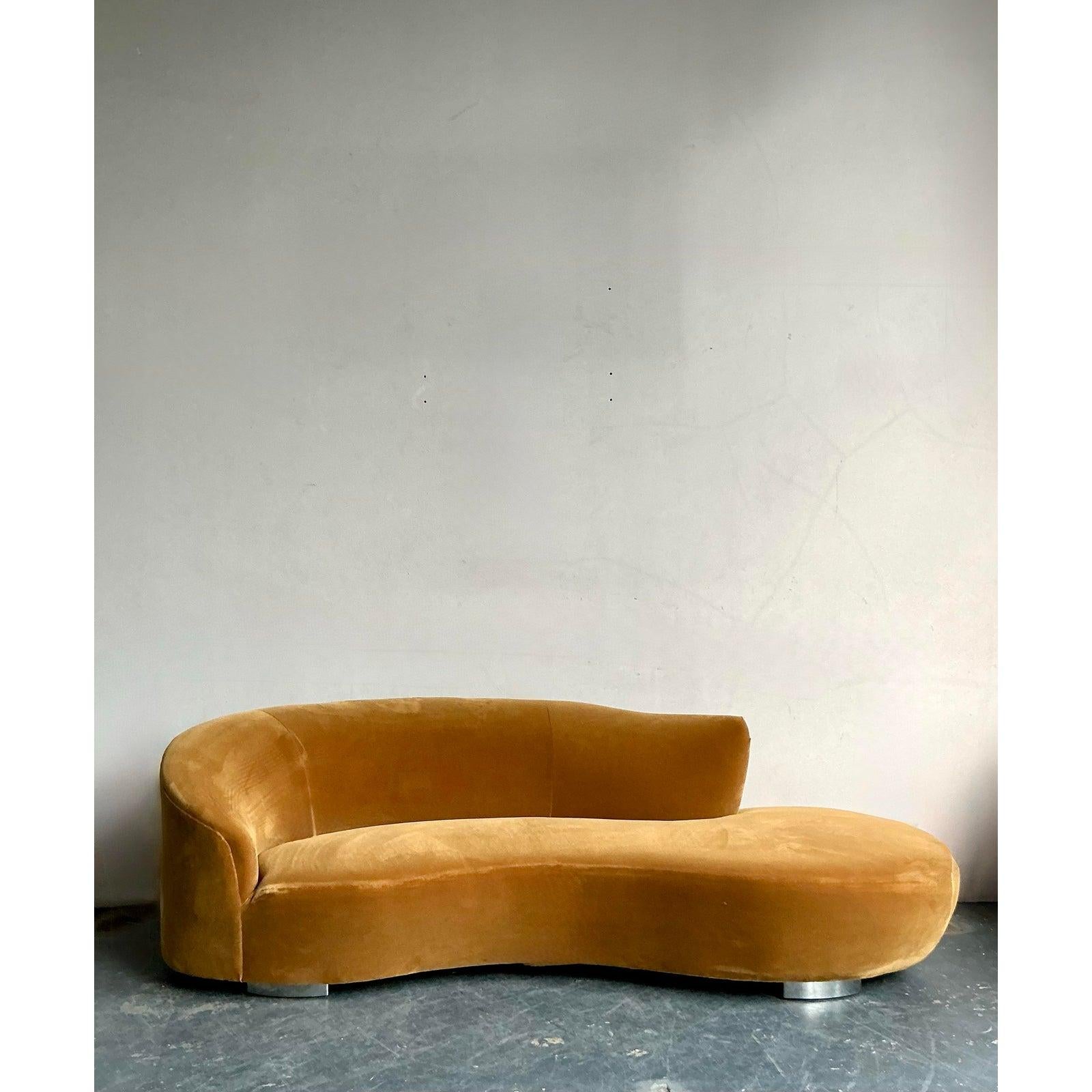 Sofá Serpentina Vintage Boho de Terciopelo Según Kagan en Bueno estado para la venta en West Palm Beach, FL