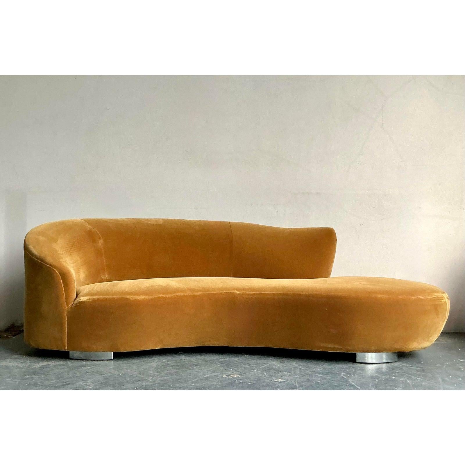 Sofá Serpentina Vintage Boho de Terciopelo Según Kagan siglo XX en venta