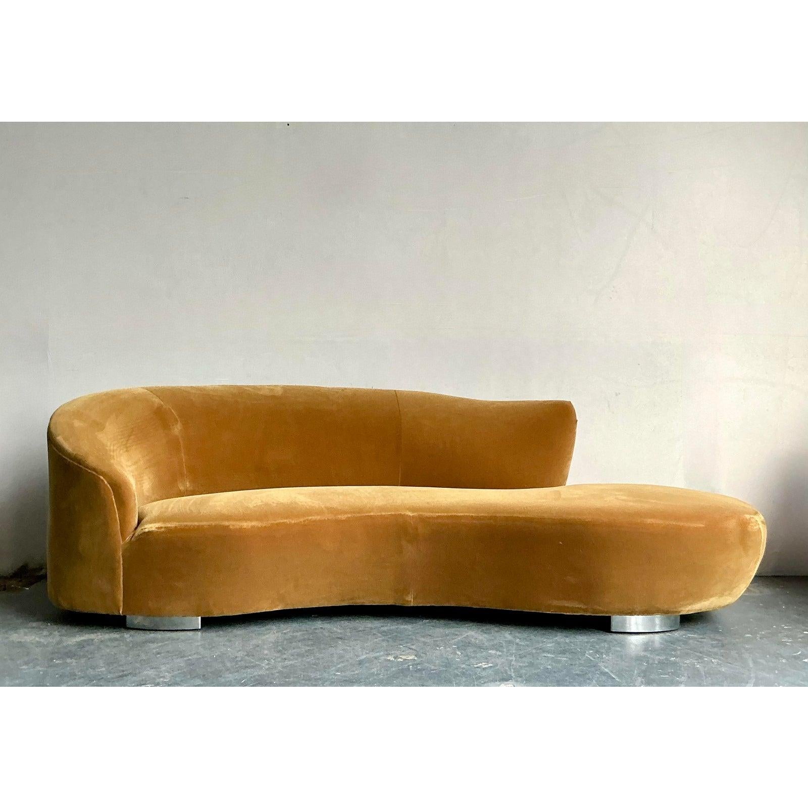 Sofá Serpentina Vintage Boho de Terciopelo Según Kagan en venta 1