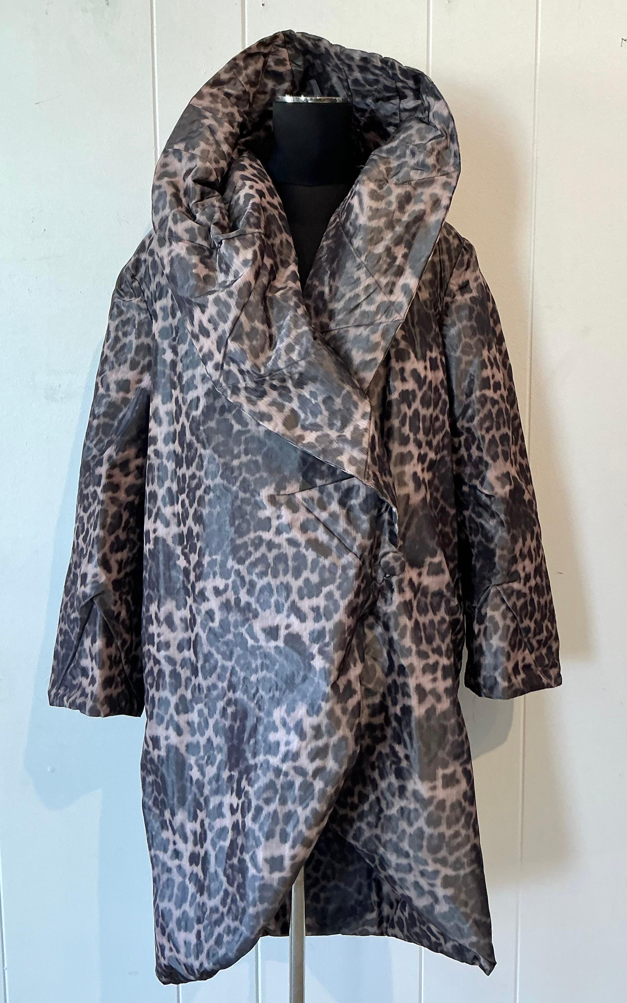 Vintage Boho Vicky Teil Abrigo con capucha y estampado de leopardo Negro en venta