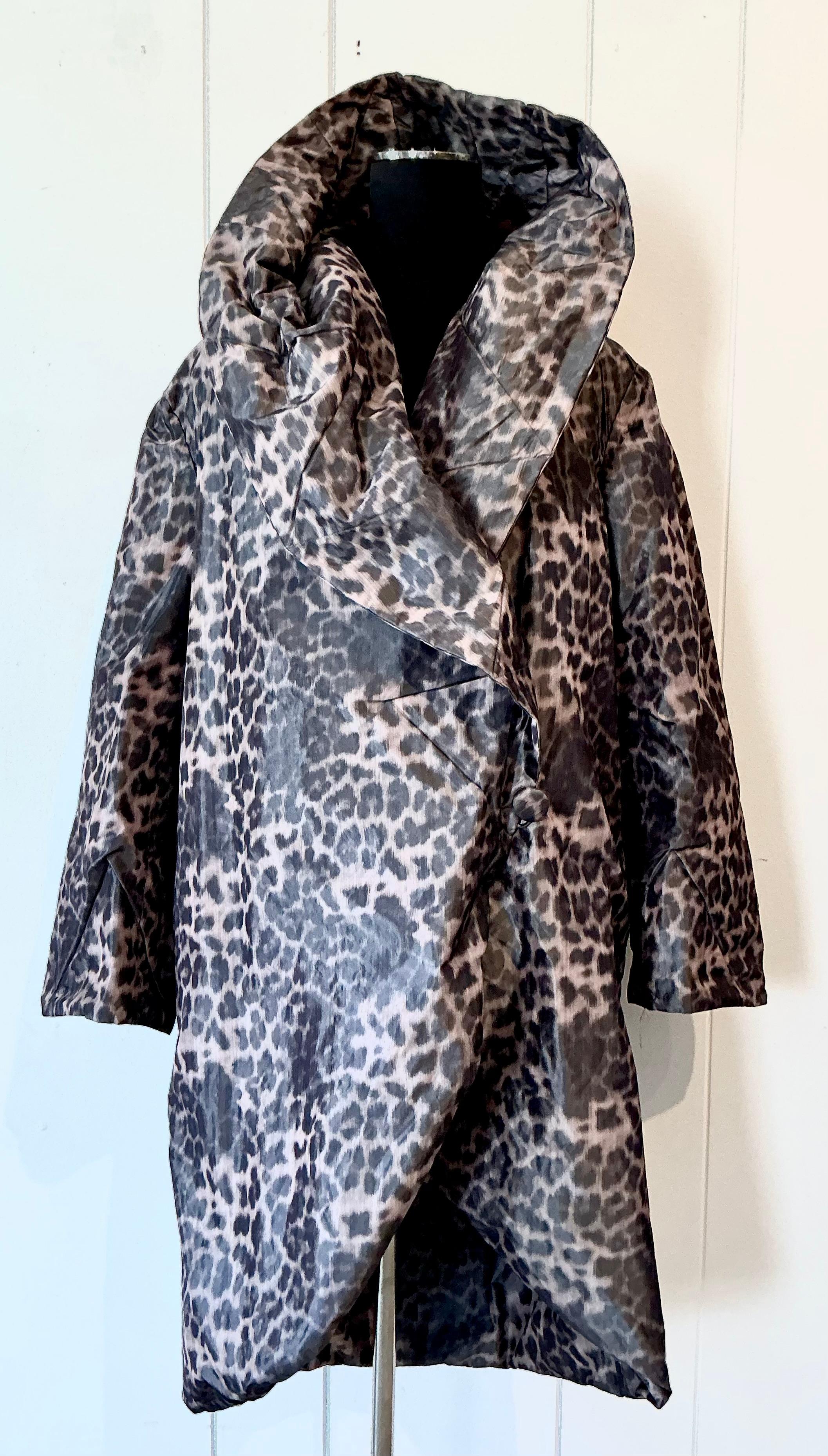 Vintage Boho Vicky Teil Abrigo con capucha y estampado de leopardo en Bueno estado para la venta en West Palm Beach, FL