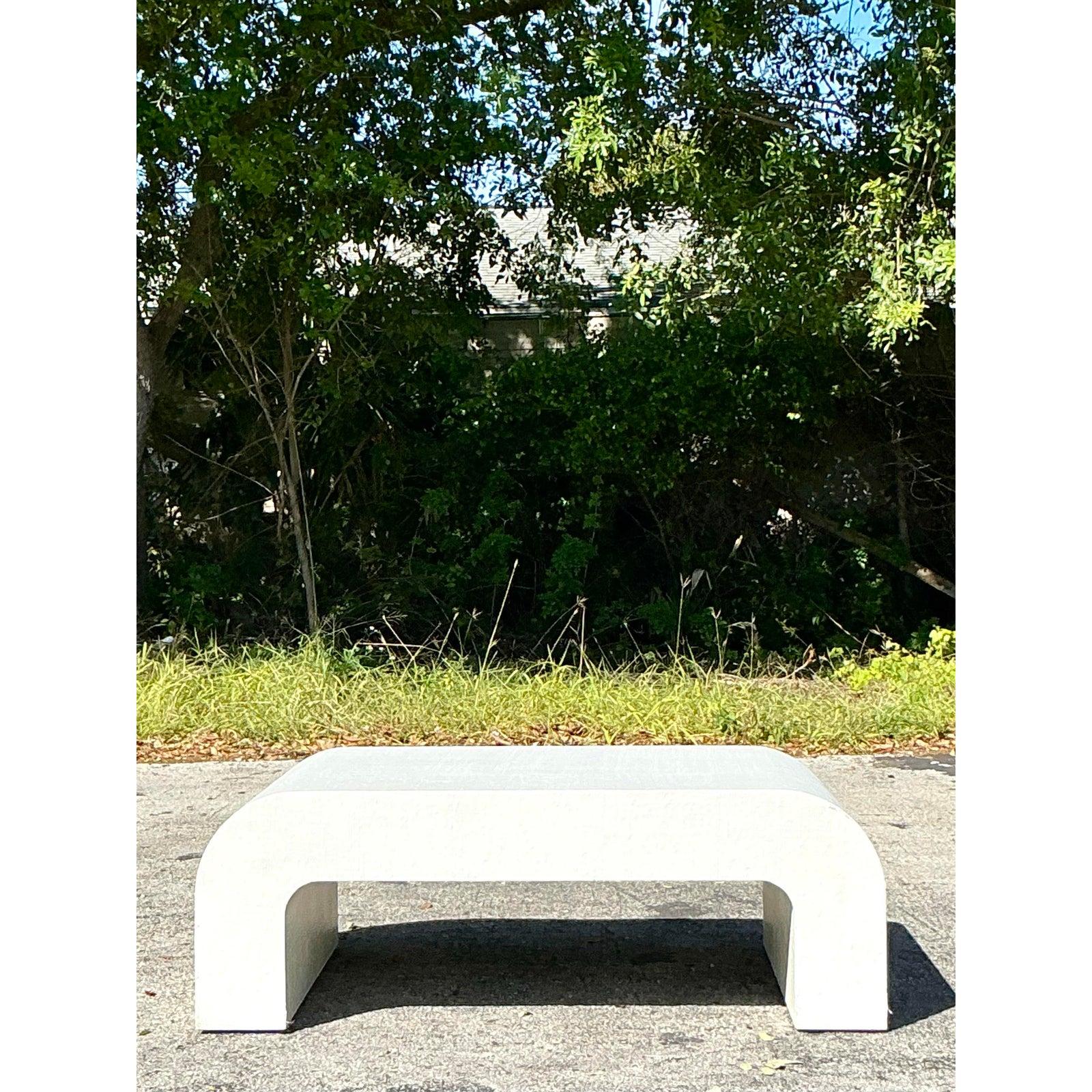 Américain Table basse vintage Boho en toile d'herbe avec cascade en vente