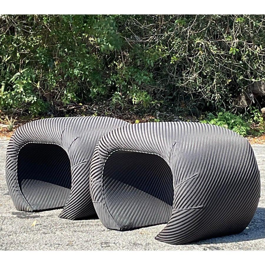 Pouf vintage Boho à cascade - une paire Bon état - En vente à west palm beach, FL