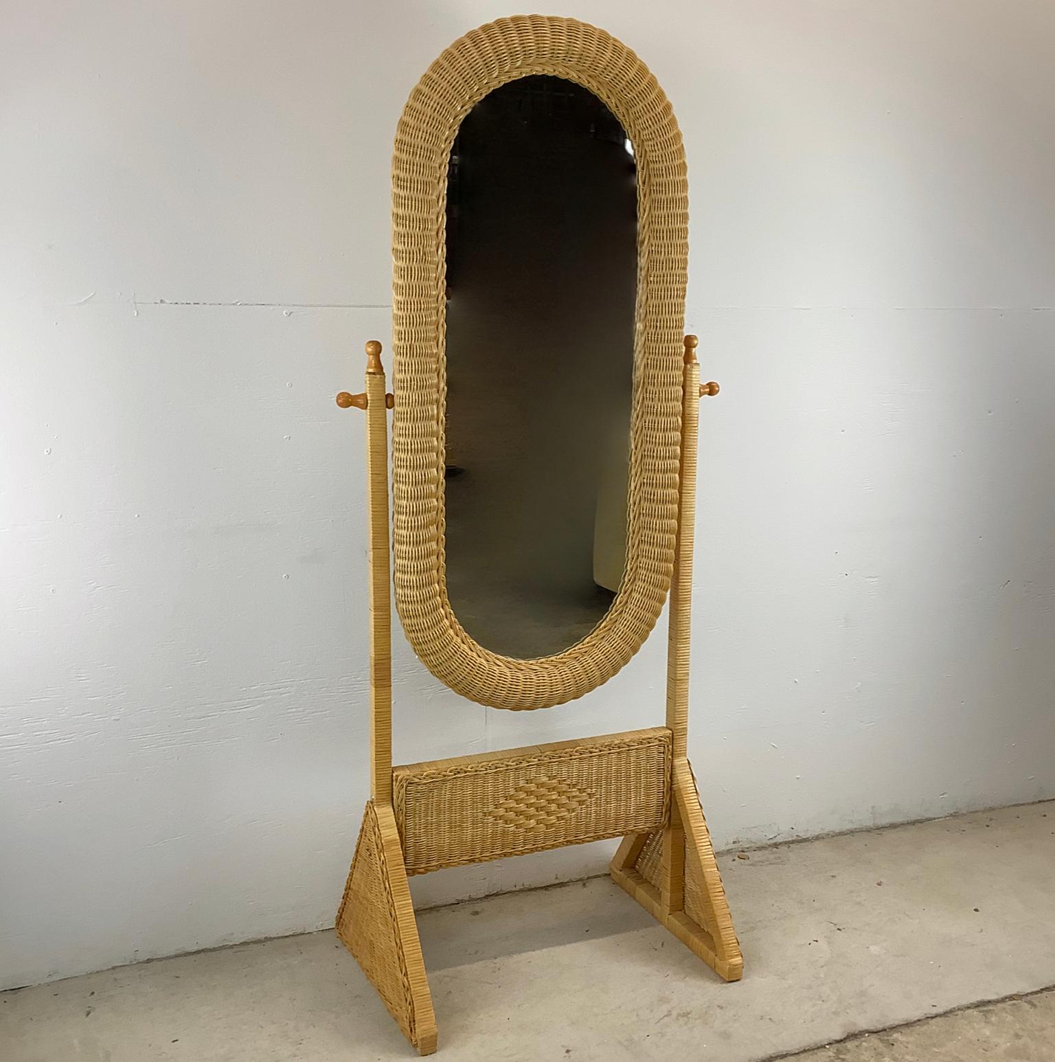 Specchio da terra in vimini vintage Boho In condizioni buone in vendita a Trenton, NJ