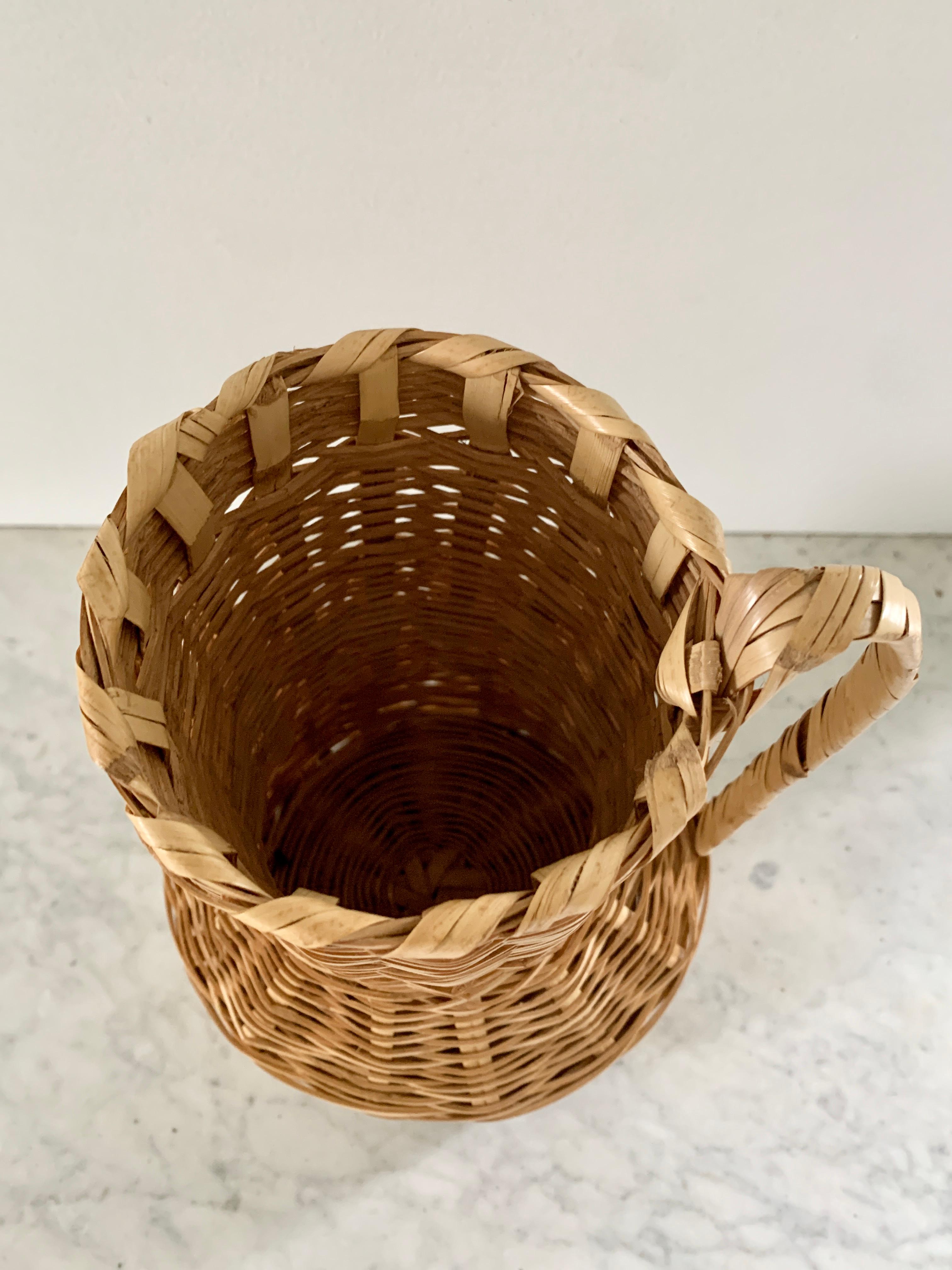 Vintage Boho Wicker Vase Basket In Good Condition For Sale In Elkhart, IN