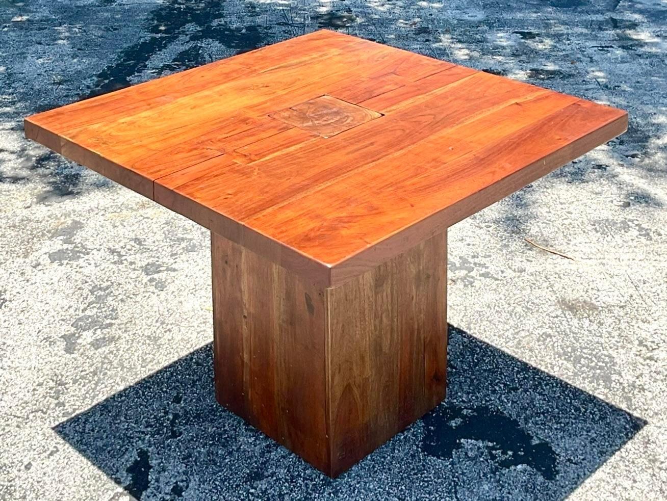 Rustique Table de jeu bohème vintage en planches de bois en vente