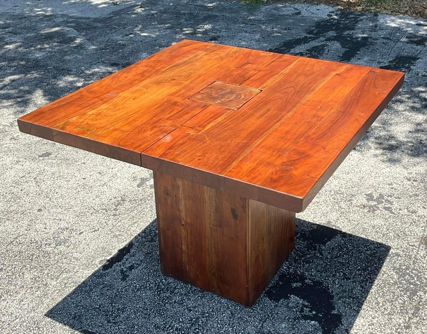 20ième siècle Table de jeu bohème vintage en planches de bois en vente