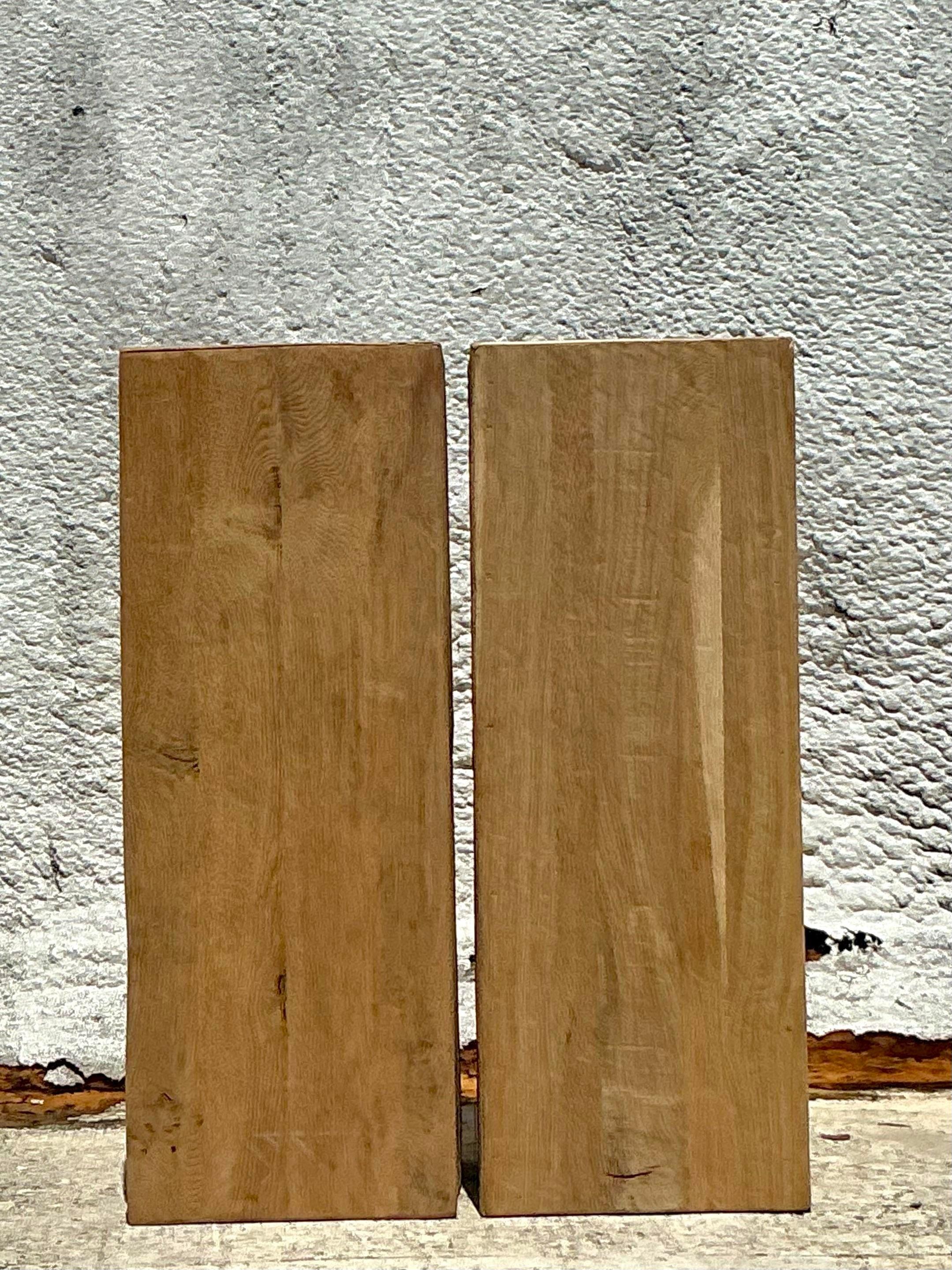 Vintage Boho Wood Plank Pedestals - ein Paar (Rustikal) im Angebot