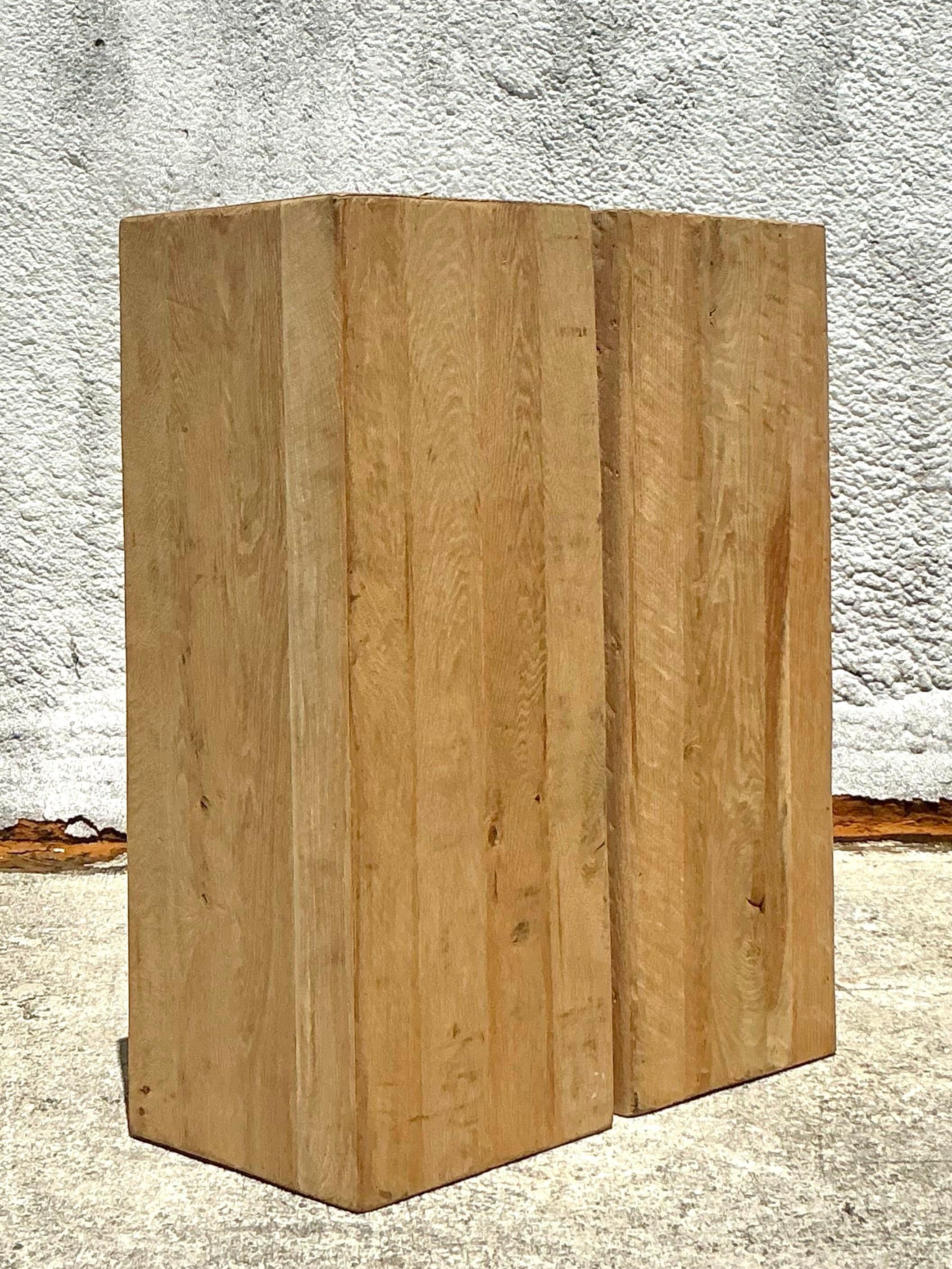 Vintage Boho Wood Plank Pedestals - ein Paar (Holz) im Angebot