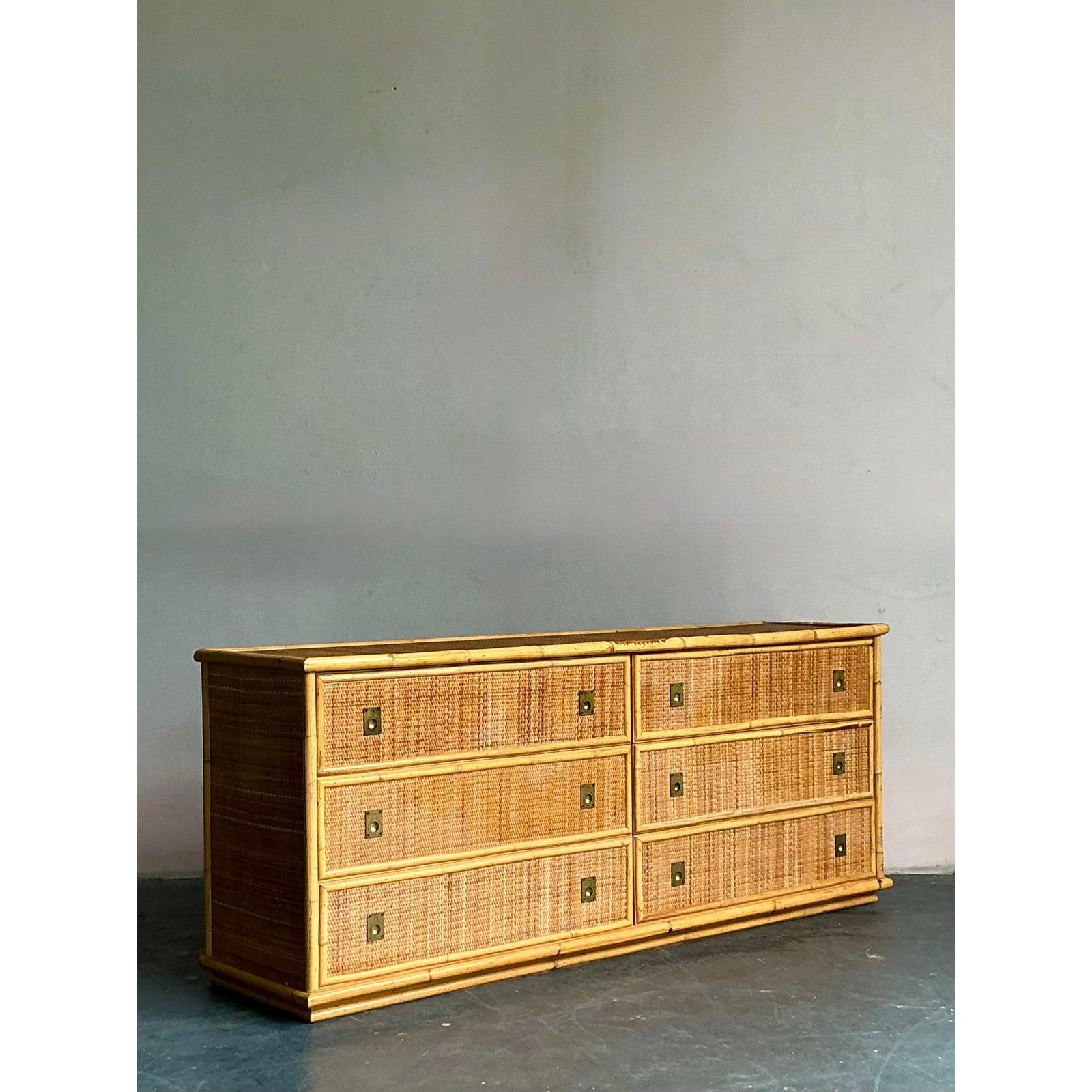 italien Vintage Boho Woven Rattan Campaign Dresser After Dal Vera en vente