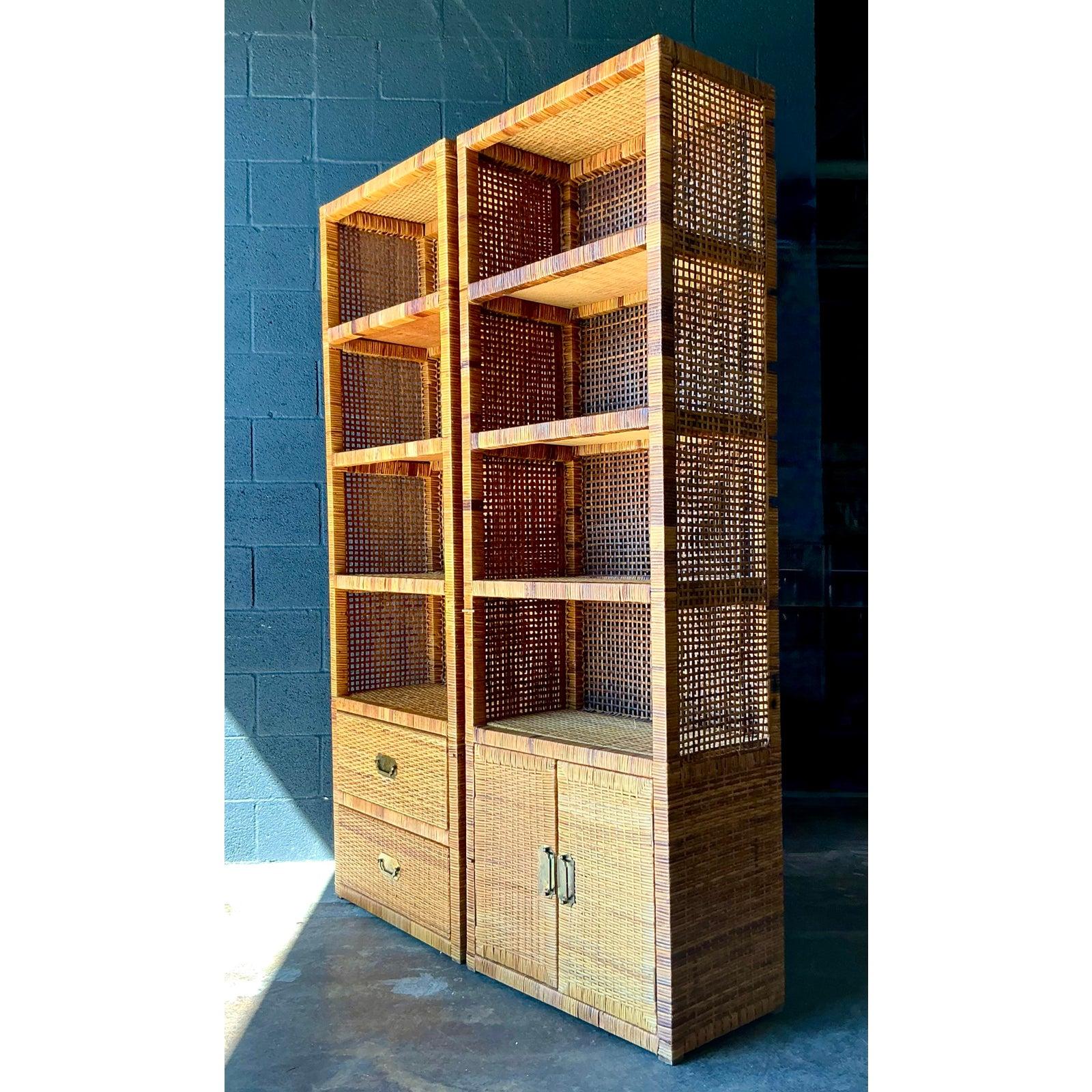 Vintage Boho gewebt Rattan Campaigner Etagere - ein Paar im Angebot 2