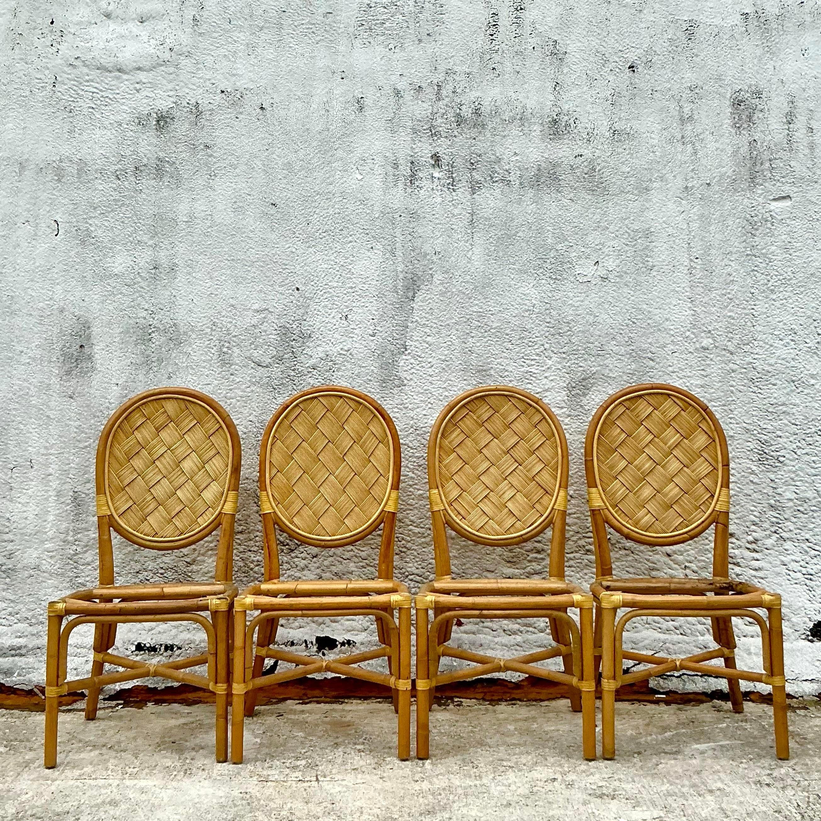 XX secolo Sedie da pranzo vintage in rattan intrecciato Boho - Set di 4 in vendita