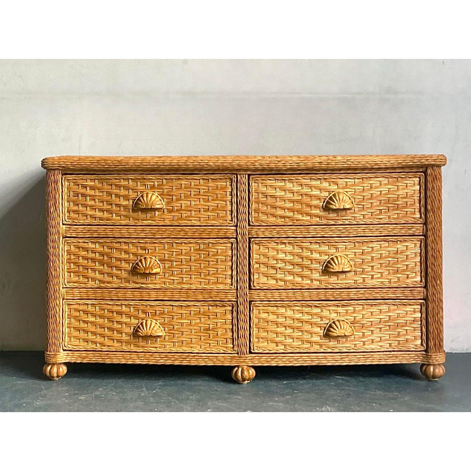 Filippino Cassettone vintage in rattan intrecciato Boho in vendita