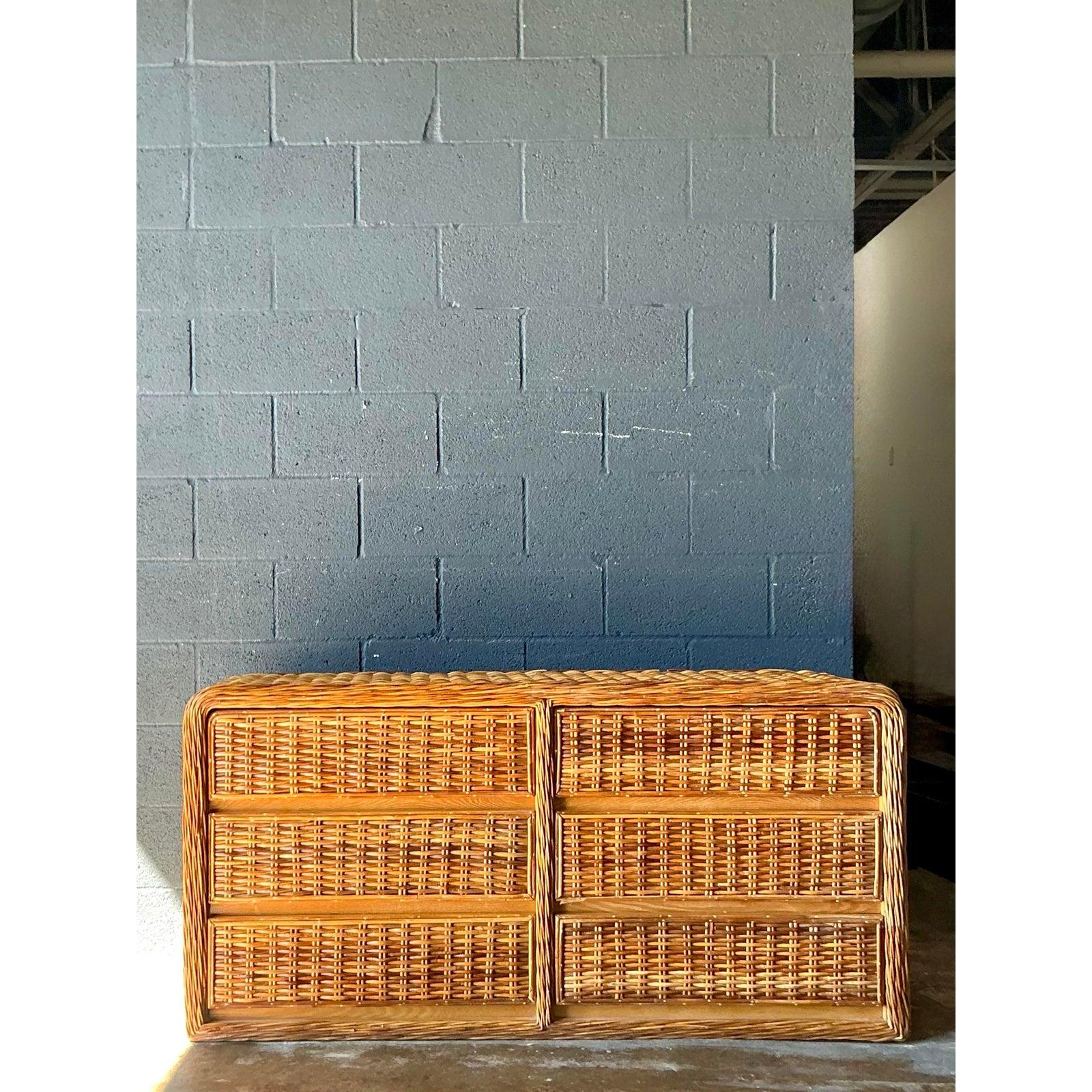 Philippin Commode vintage en rotin tressé Boho en vente