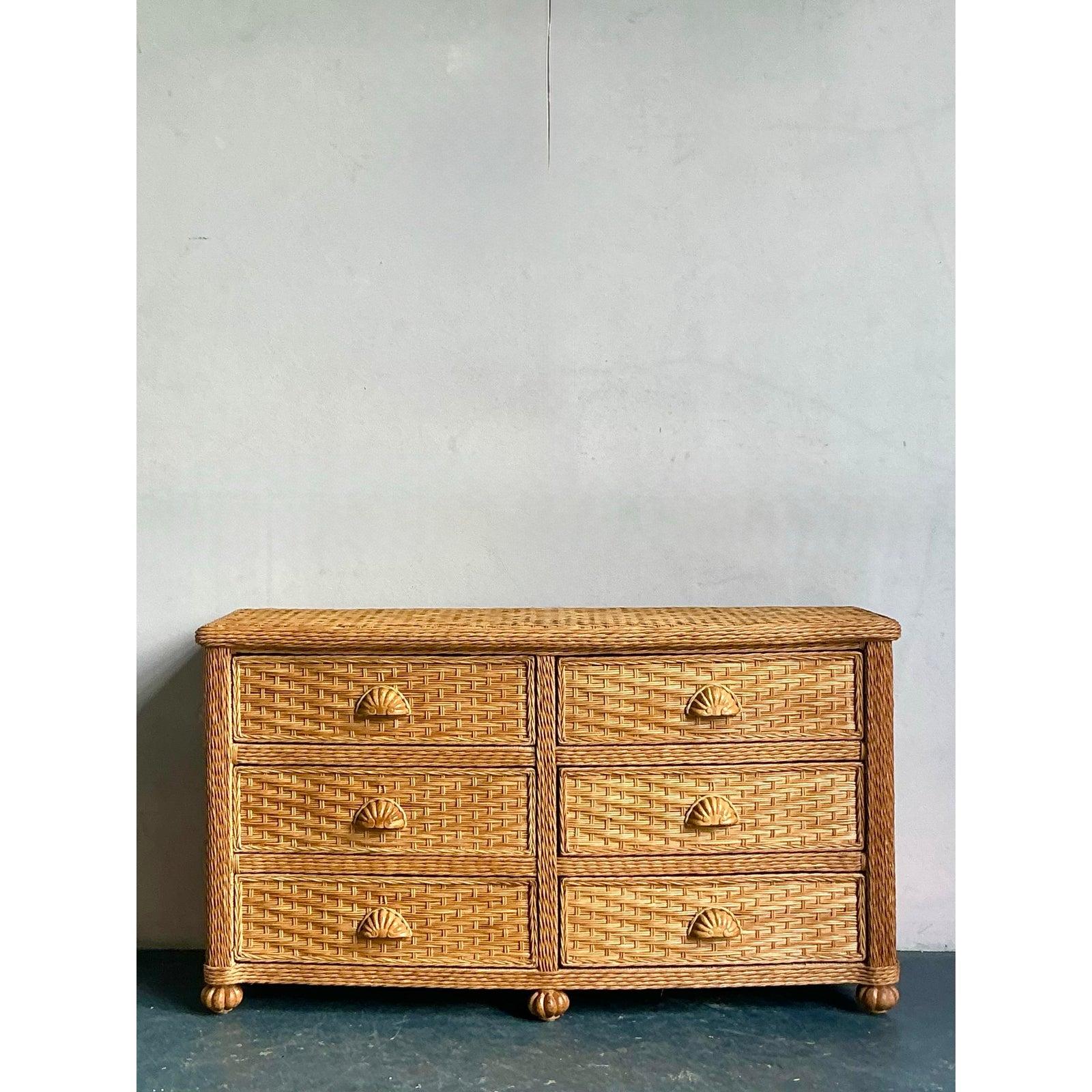 Cassettone vintage in rattan intrecciato Boho In condizioni buone in vendita a West Palm Beach, FL