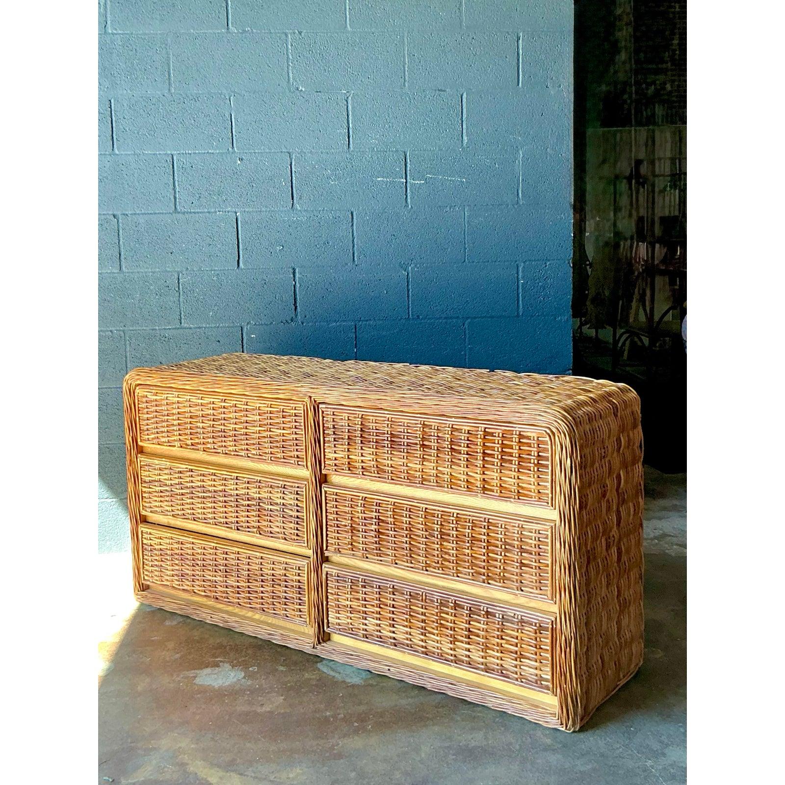 Commode vintage en rotin tressé Boho Bon état - En vente à West Palm Beach, FL