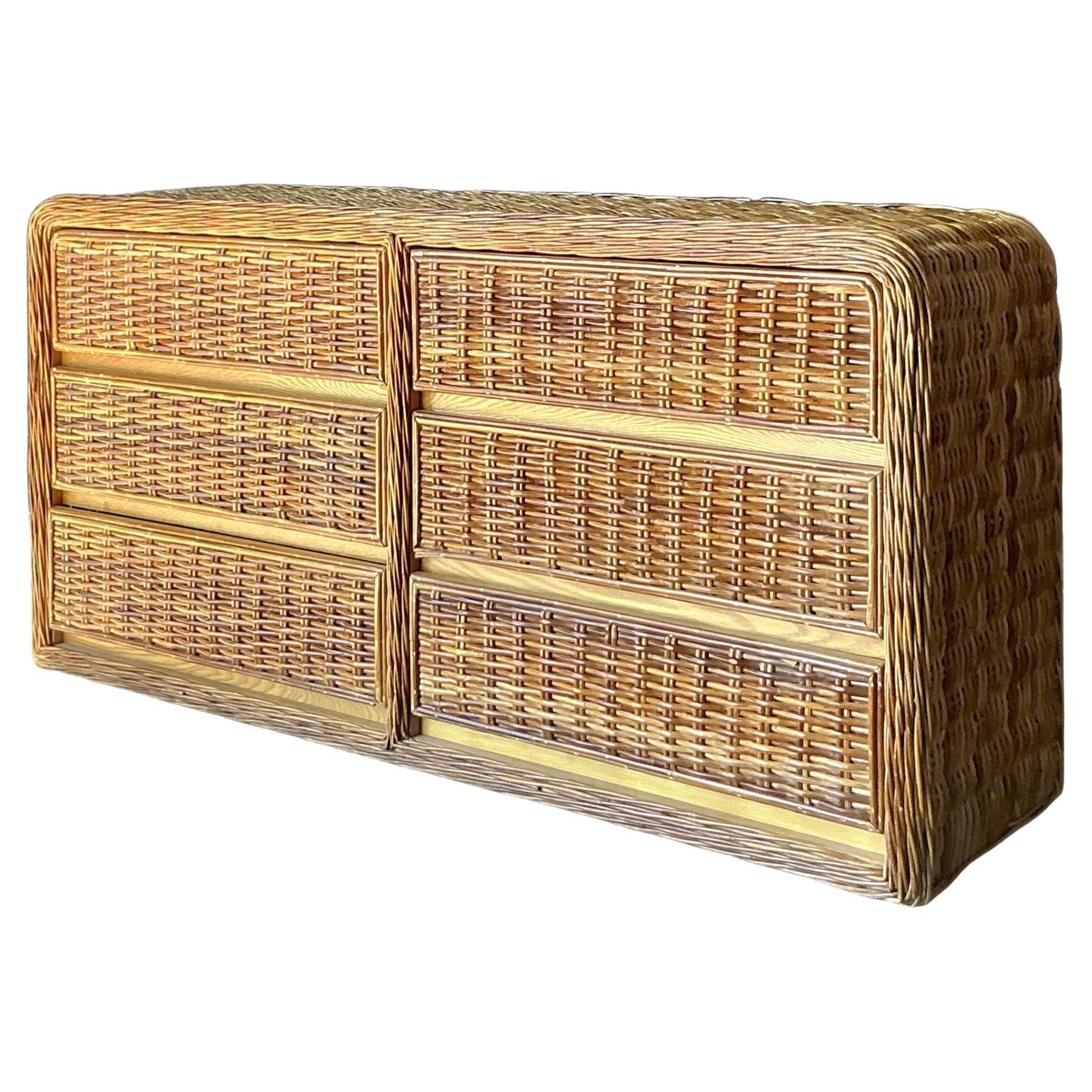 Cassettone vintage in rattan intrecciato Boho